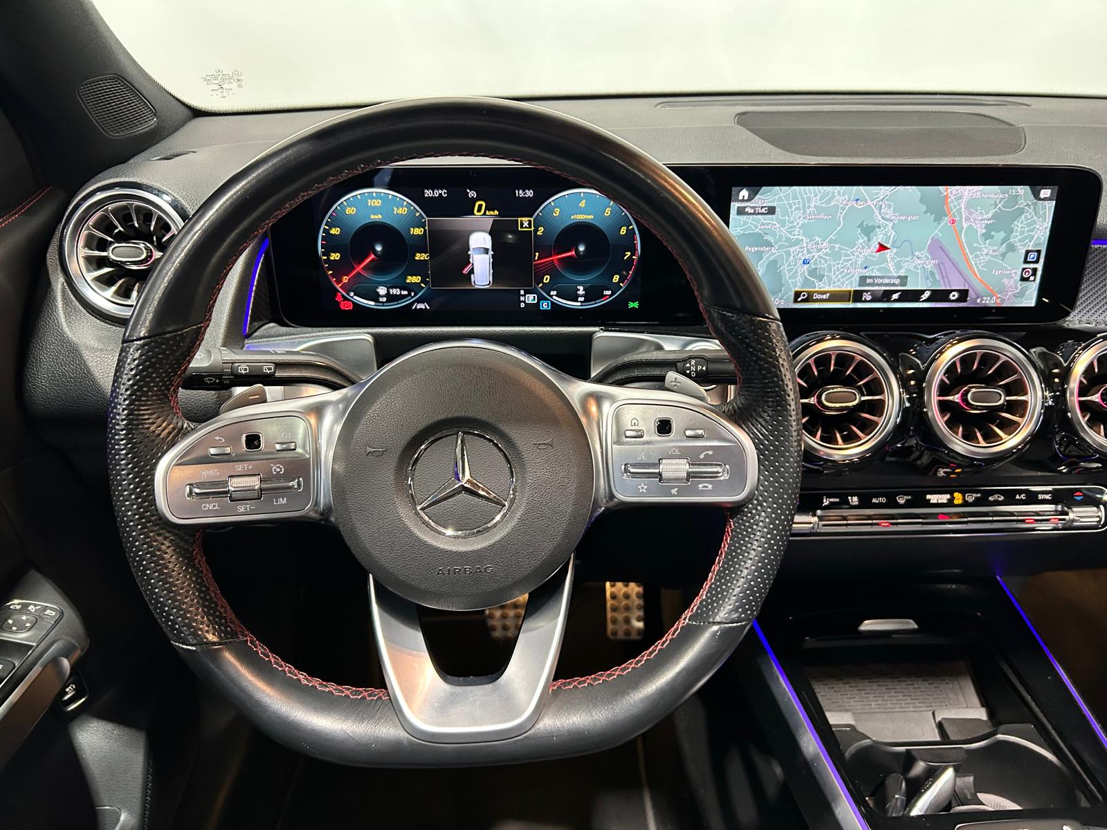 MERCEDES-BENZ GLB 200 AMG Line-image-12