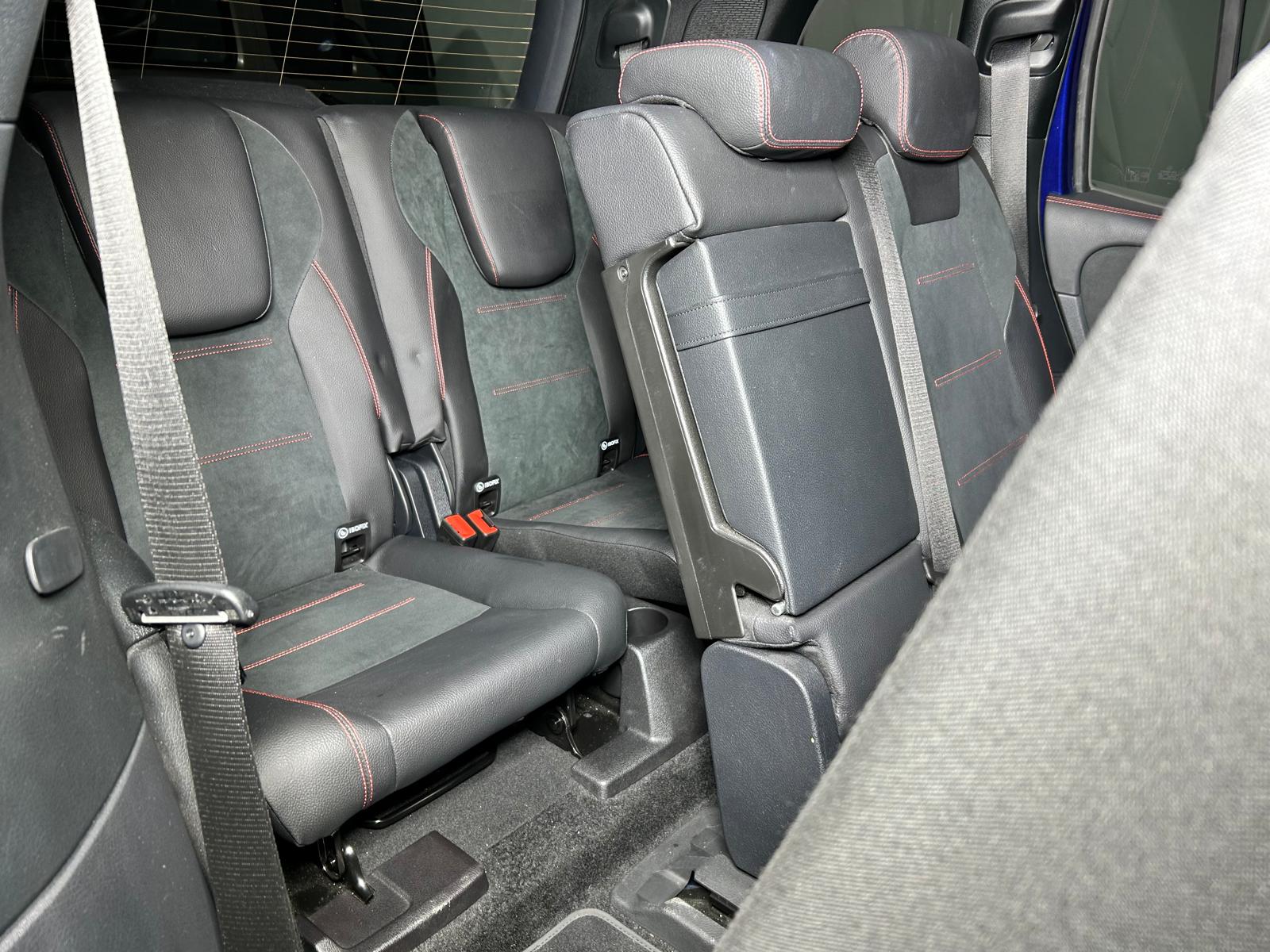 MERCEDES-BENZ GLB 200 AMG Line-image-8