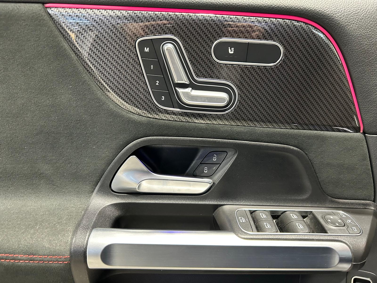 MERCEDES-BENZ GLB 200 AMG Line-image-20