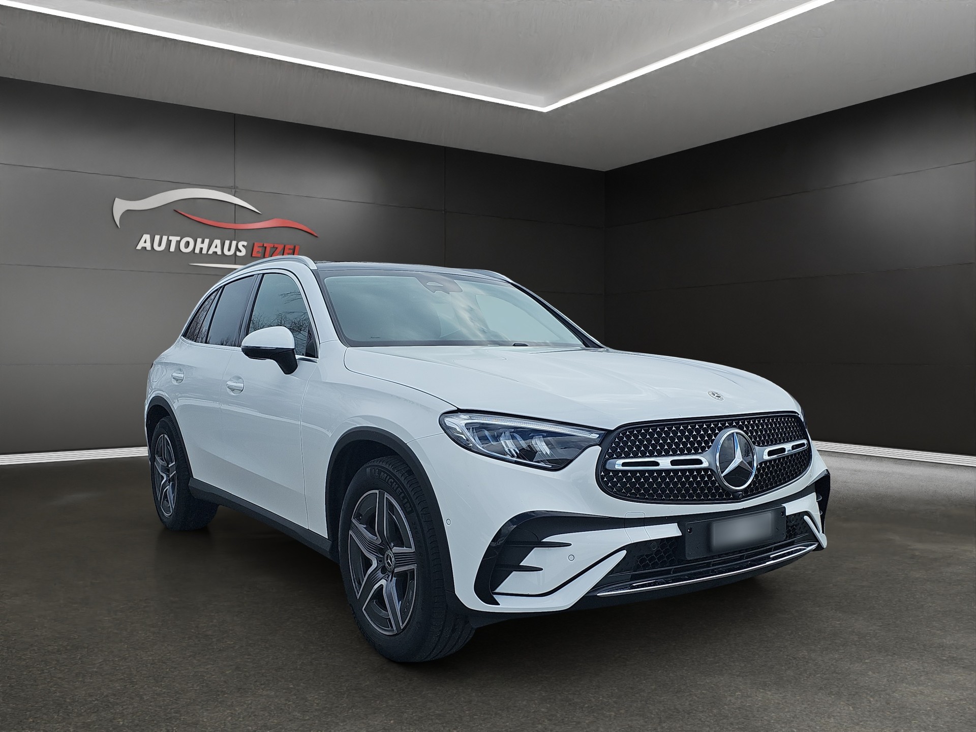 MERCEDES-BENZ GLC 300 4Matic AMG Line 9G-Tronic-image-2