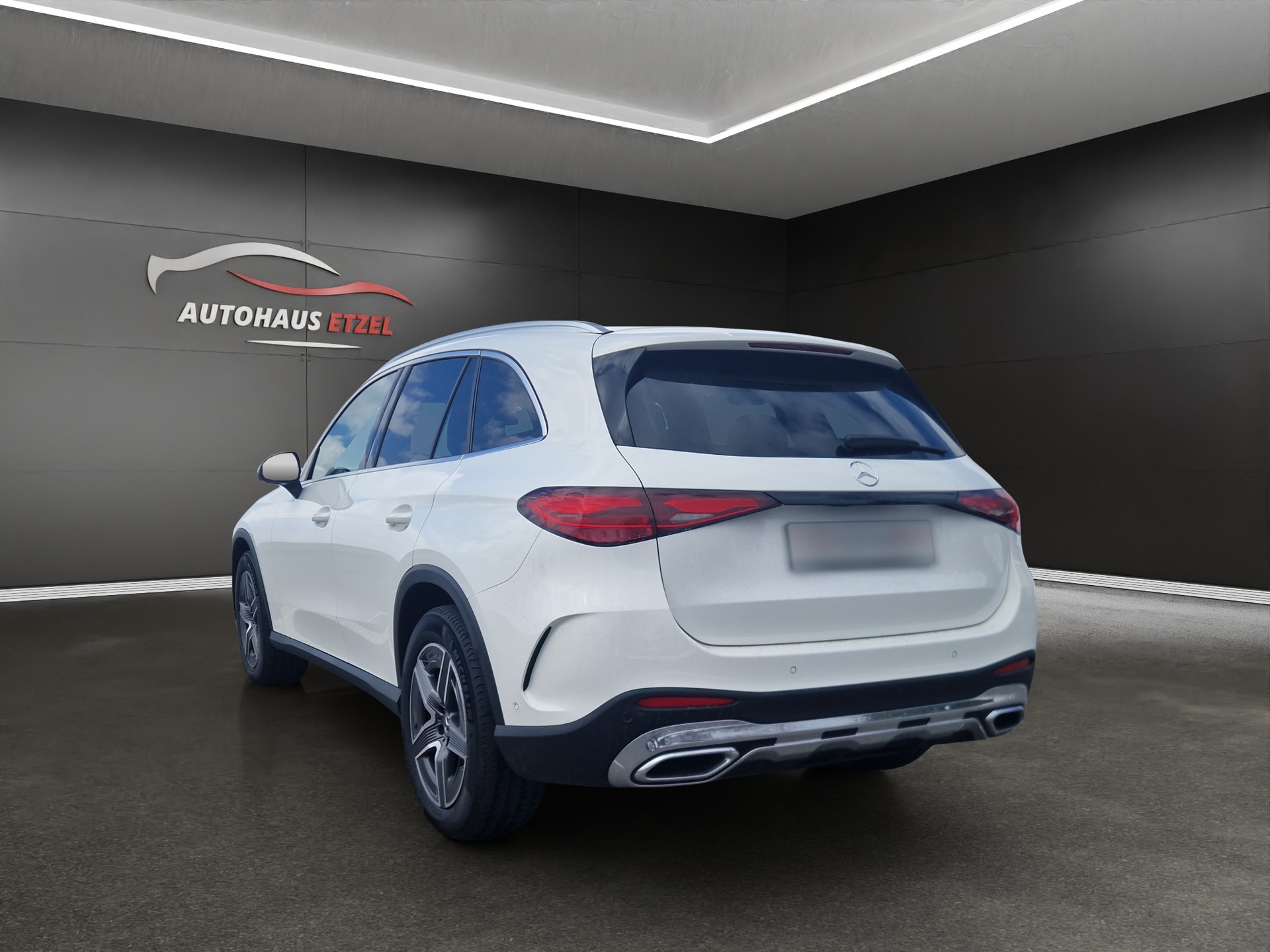MERCEDES-BENZ GLC 300 4Matic AMG Line 9G-Tronic-image-4
