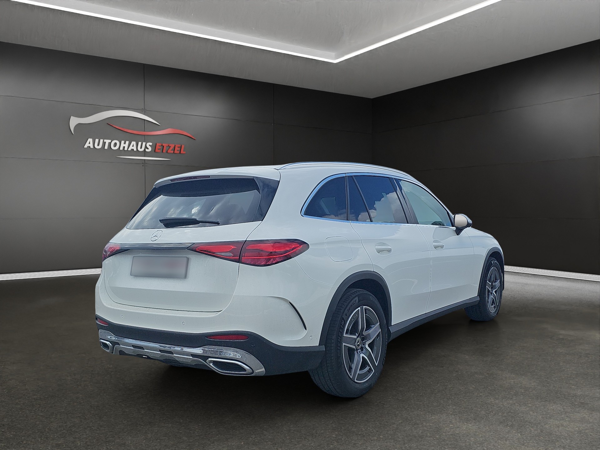 MERCEDES-BENZ GLC 300 4Matic AMG Line 9G-Tronic-image-5