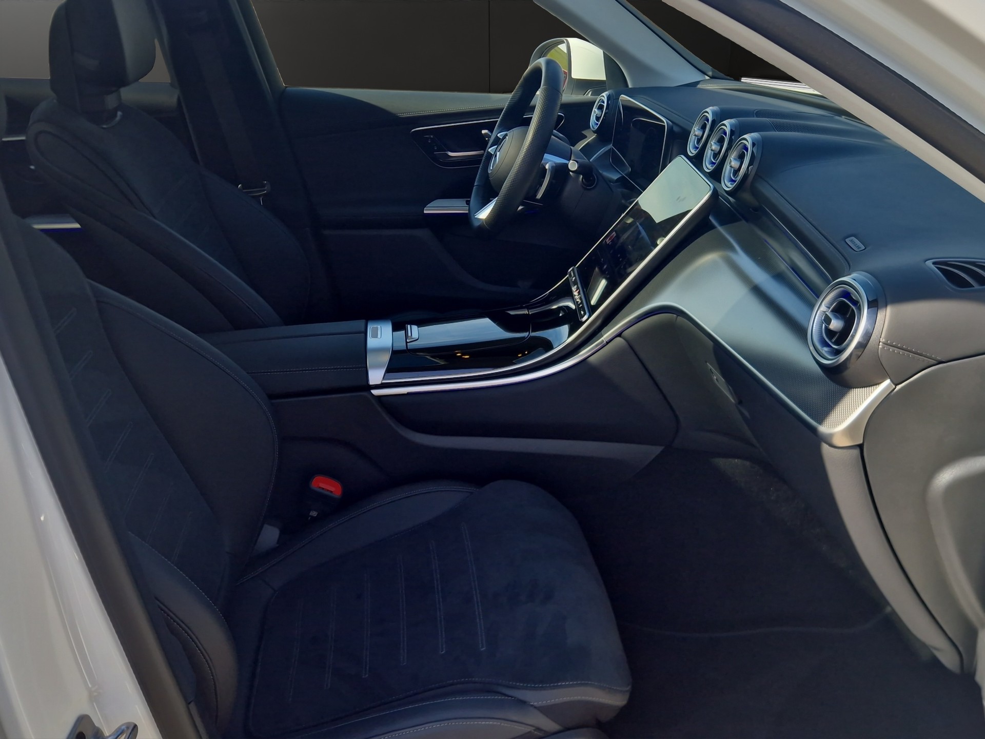 MERCEDES-BENZ GLC 300 4Matic AMG Line 9G-Tronic-image-9