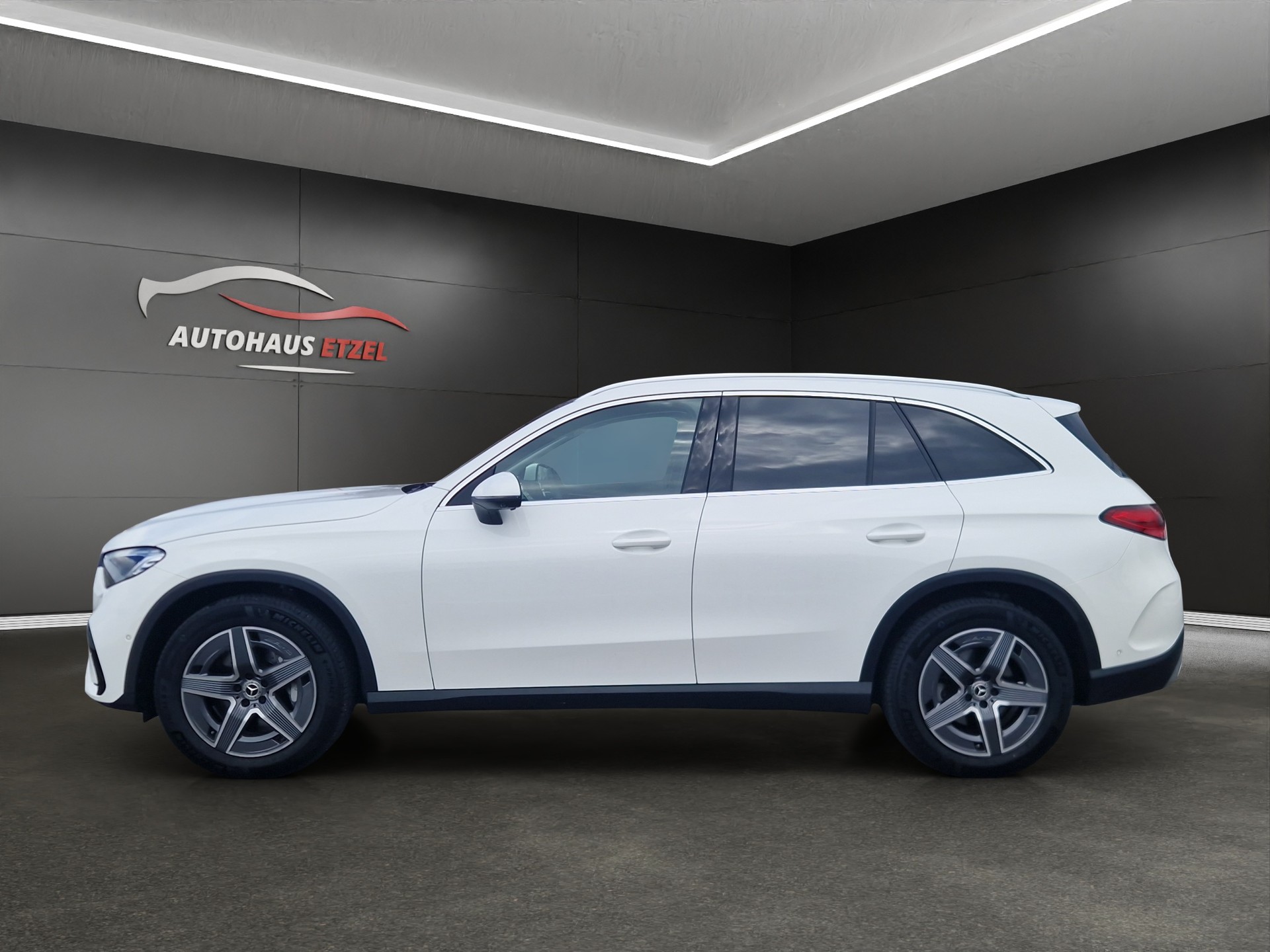 MERCEDES-BENZ GLC 300 4Matic AMG Line 9G-Tronic-image-1