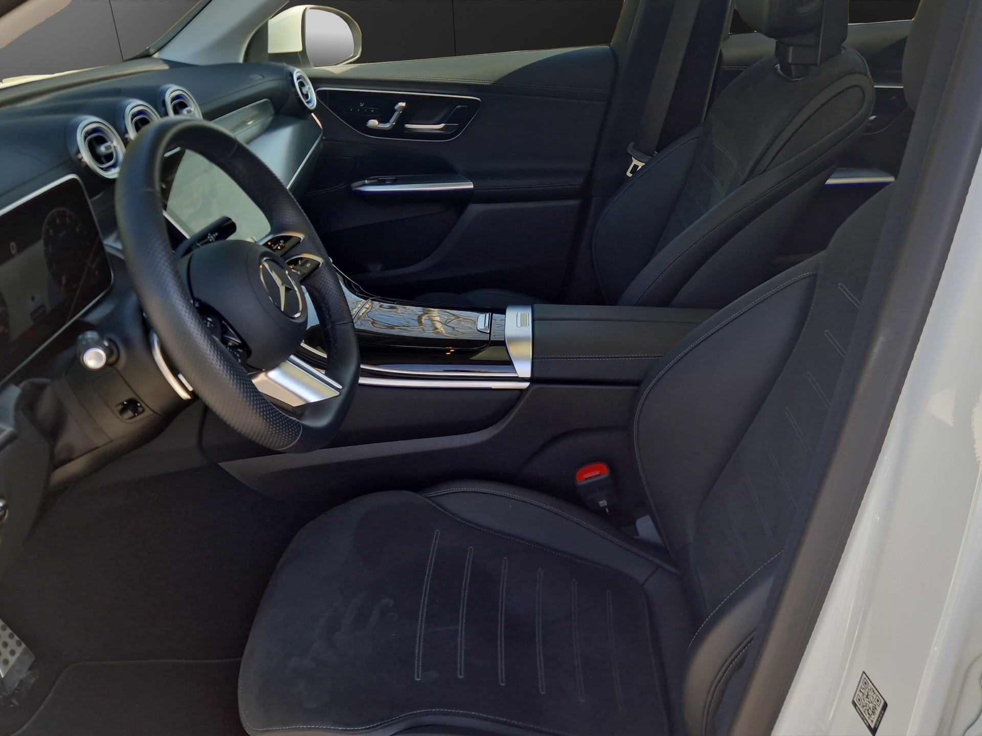 MERCEDES-BENZ GLC 300 4Matic AMG Line 9G-Tronic-image-8