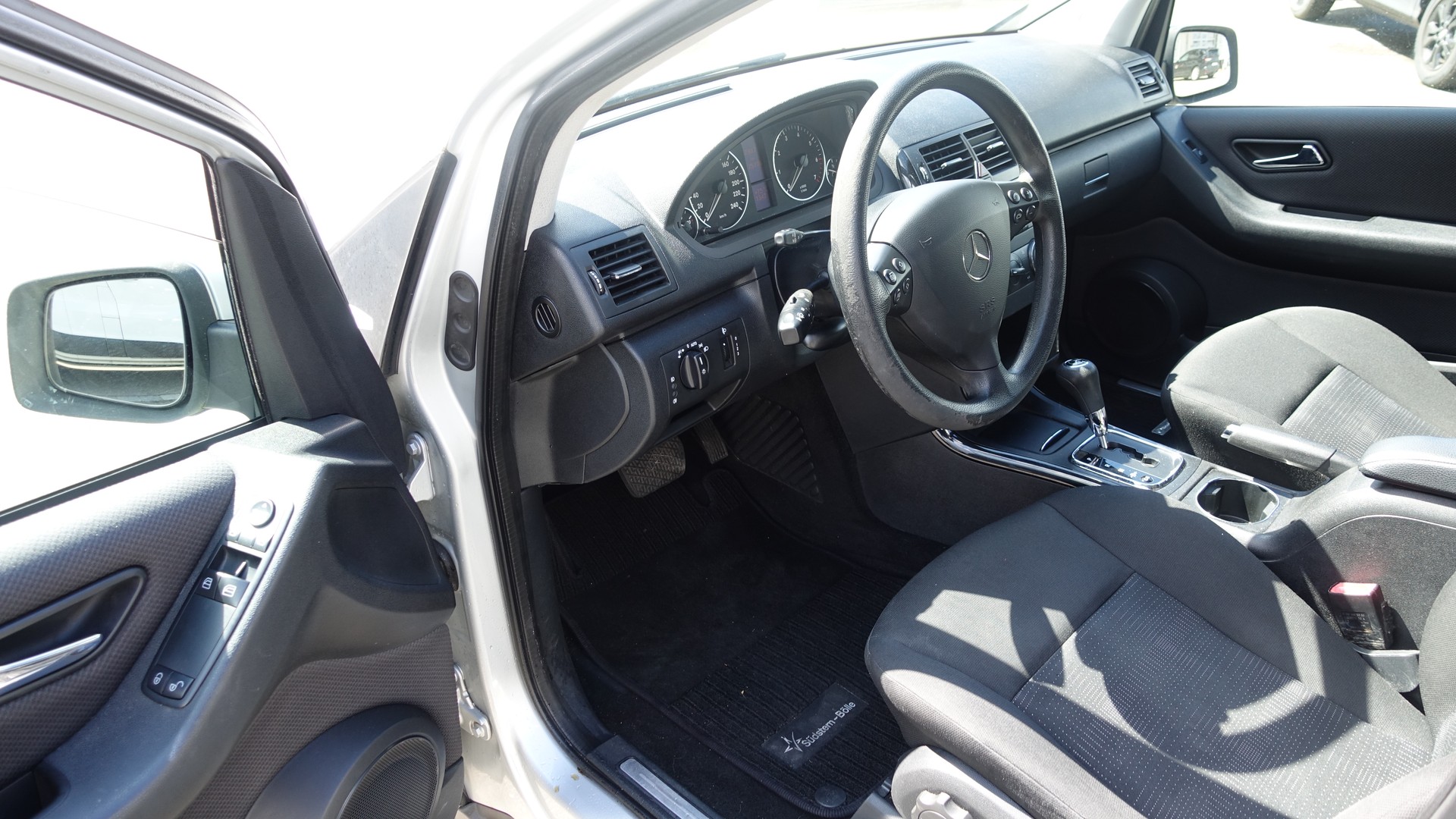 MERCEDES-BENZ A160 ECO AUTOMAT-image-7