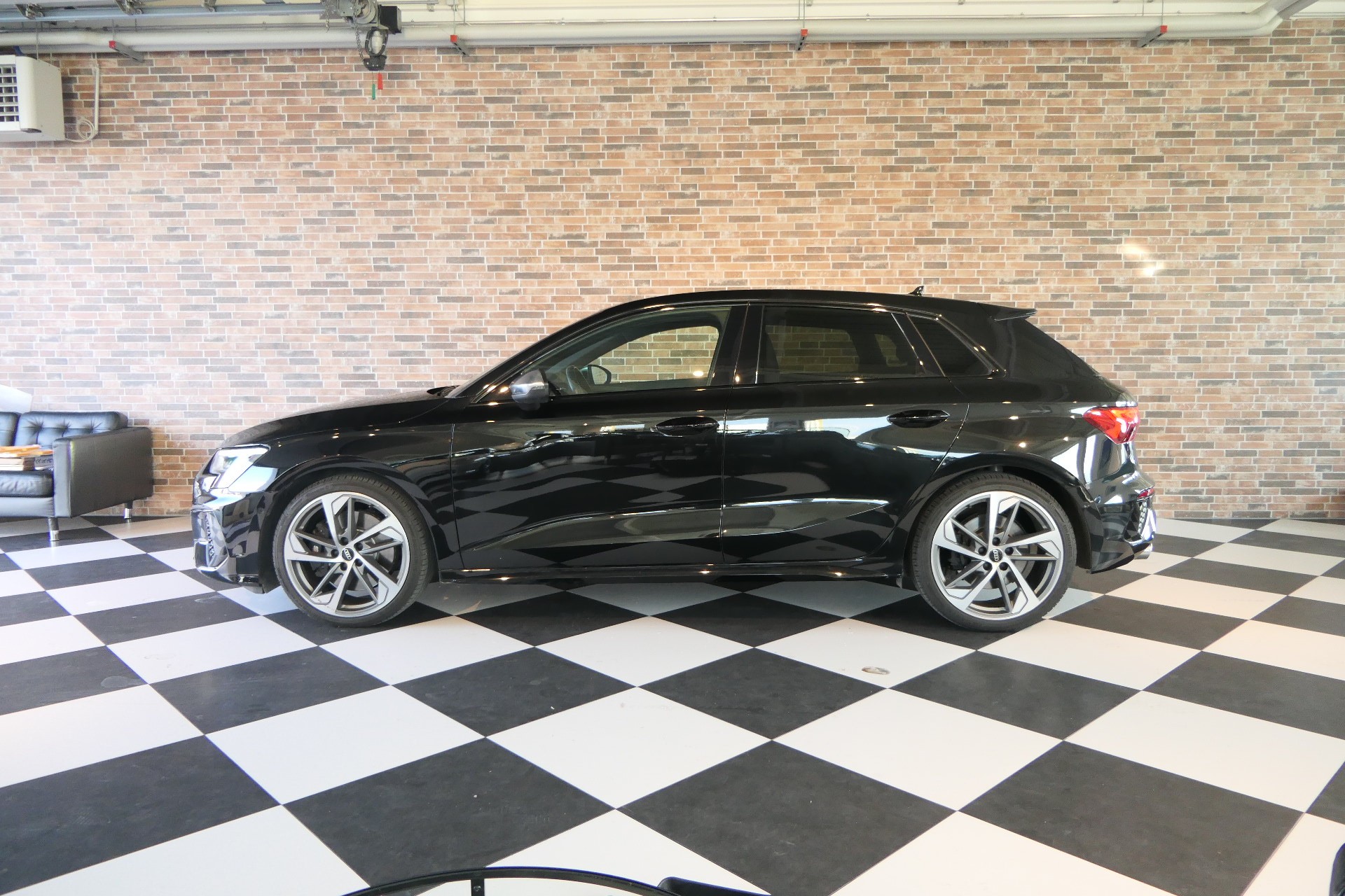 AUDI S3 Sportback 2.0 TFSI quattro S-tronic-image-2