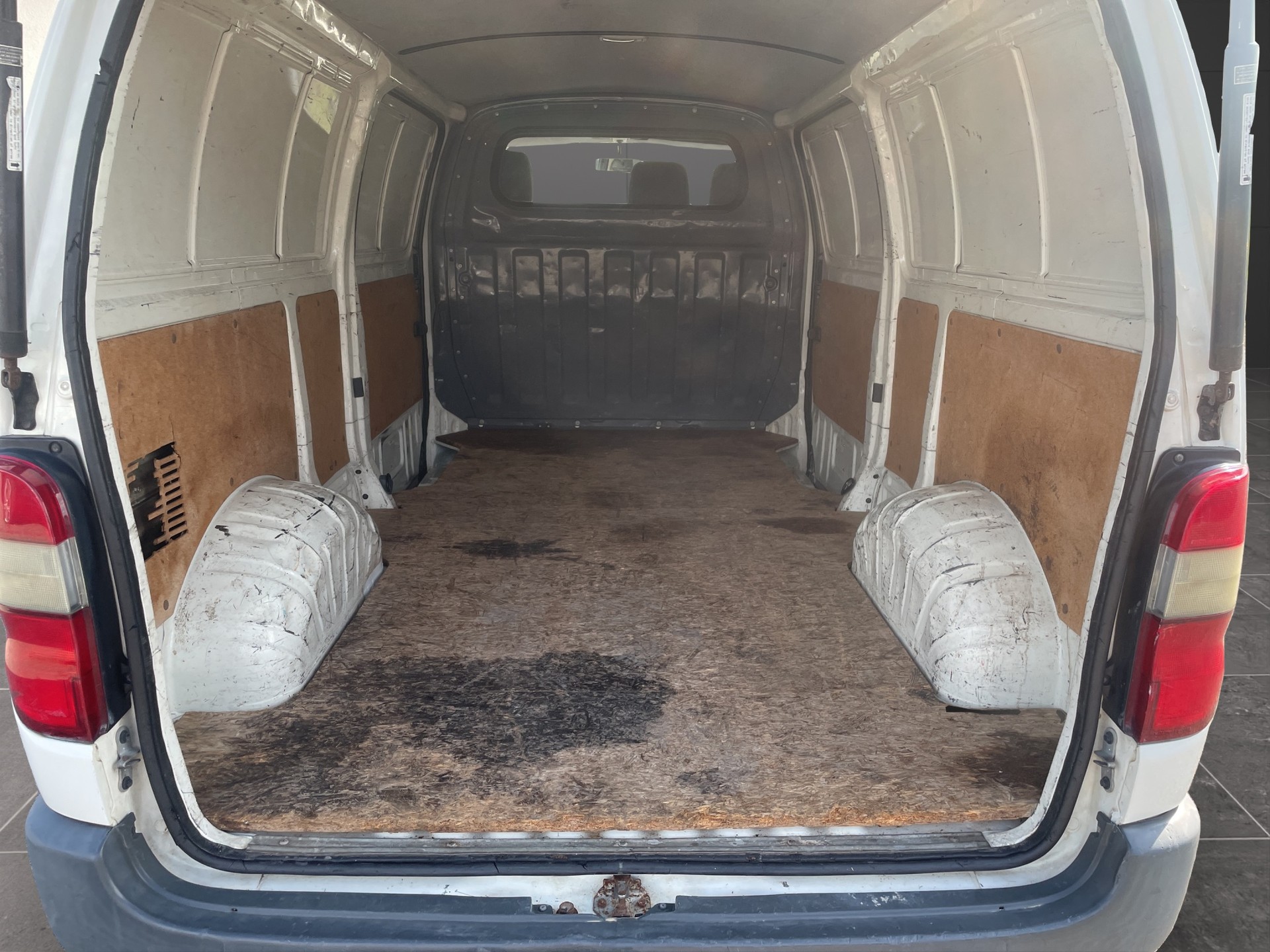 TOYOTA Hiace D-4D LWB Kombi-image-6