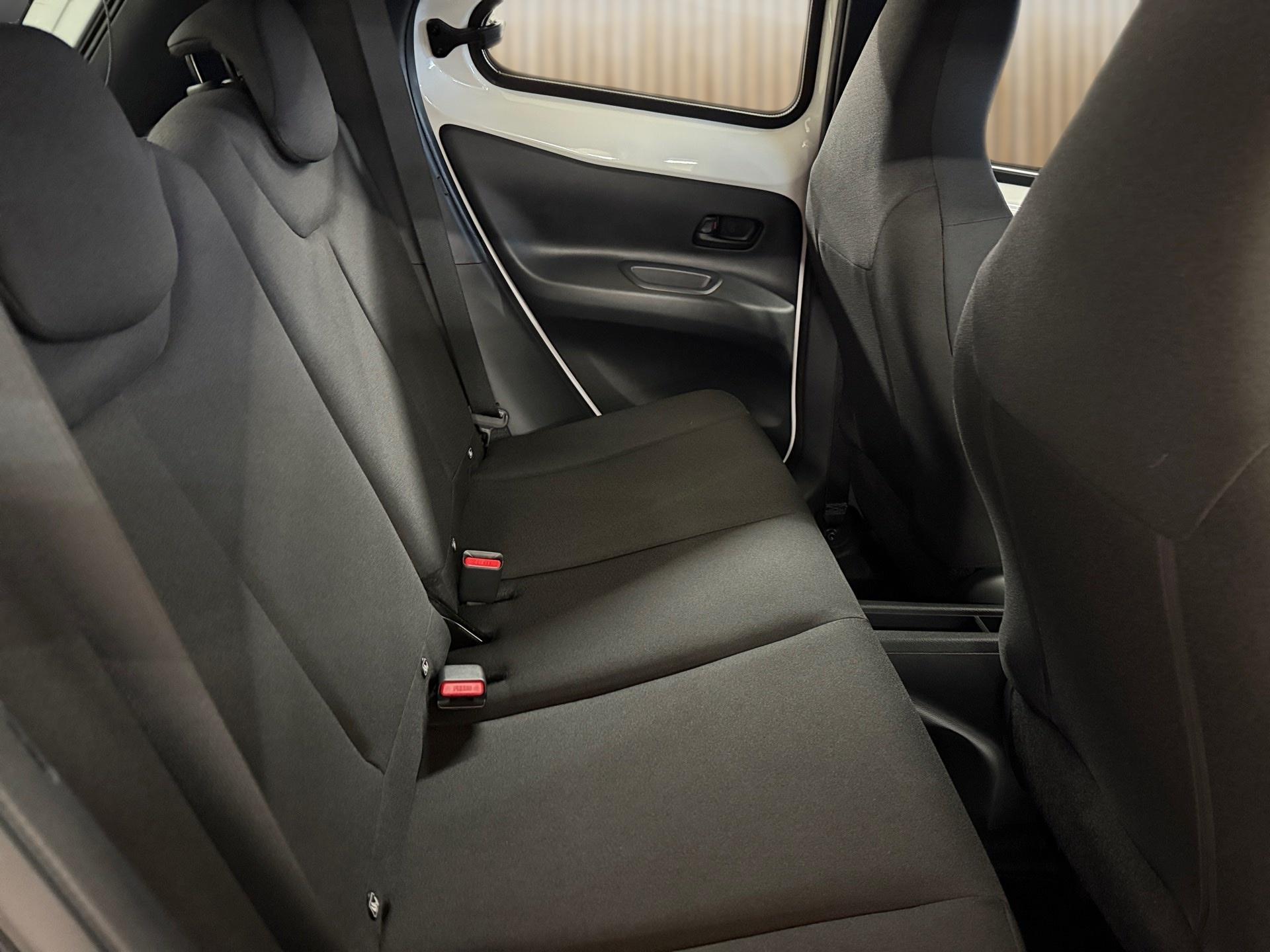 TOYOTA Aygo X 1.5 Comfort e-CVT-image-14