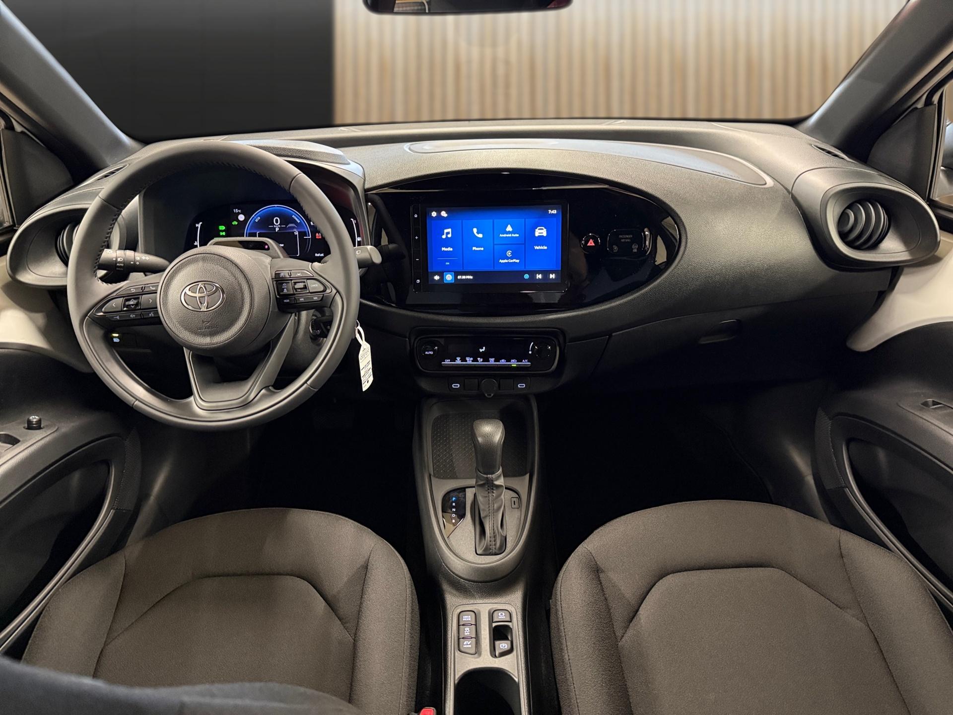TOYOTA Aygo X 1.5 Comfort e-CVT-image-13