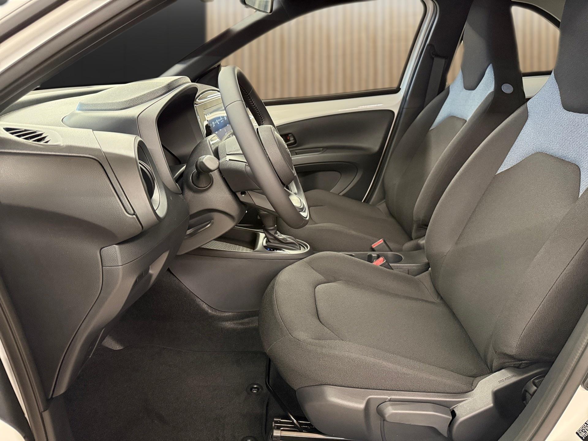TOYOTA Aygo X 1.5 Comfort e-CVT-image-10