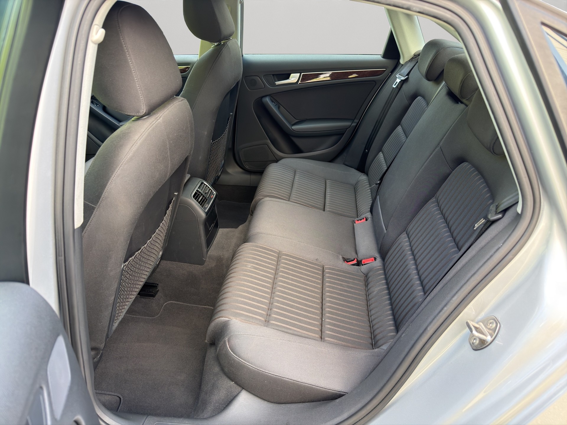 AUDI A4 Limousine 2.0 TFSI quattro-image-8