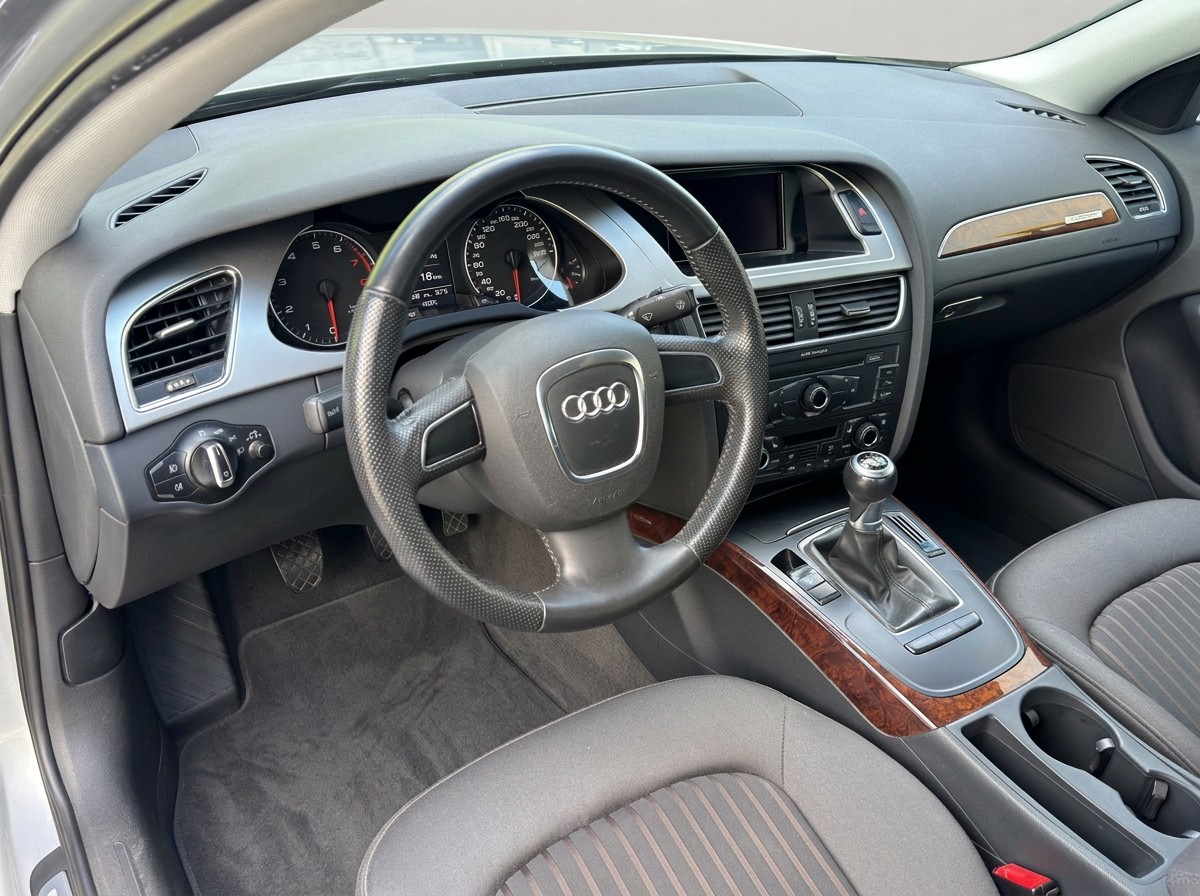 AUDI A4 Limousine 2.0 TFSI quattro-image-6