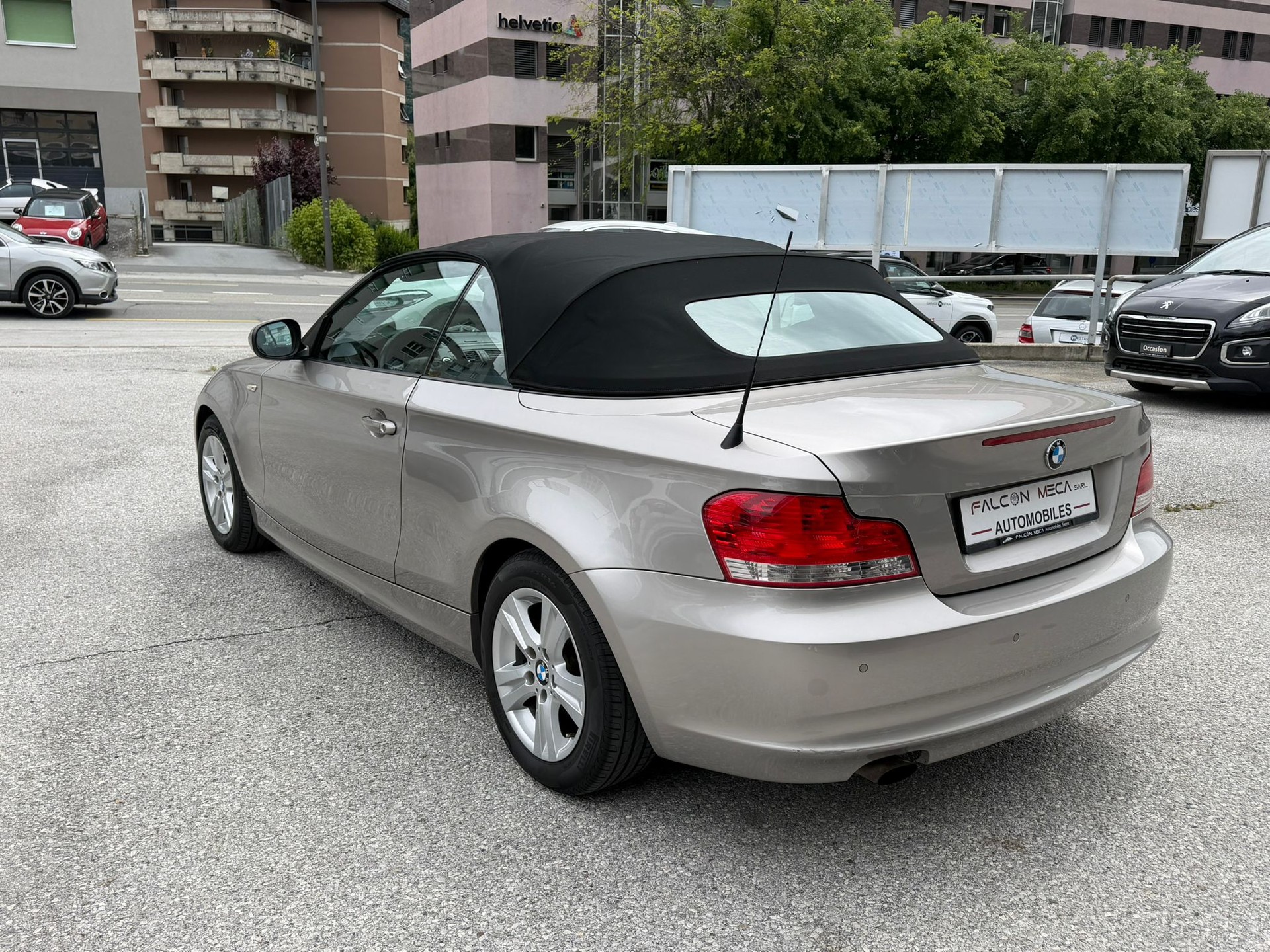 BMW 118i Cabrio-image-6