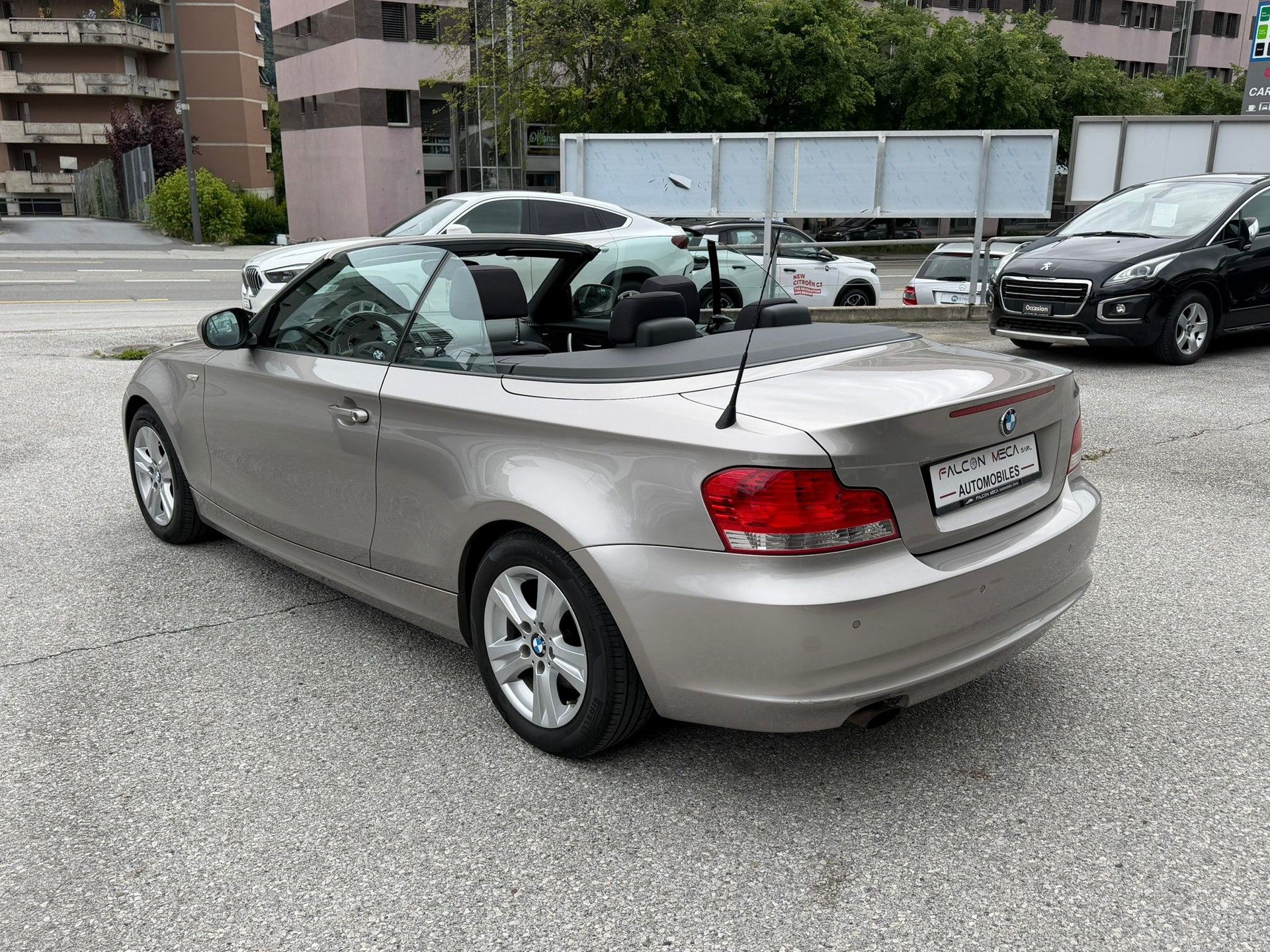BMW 118i Cabrio-image-11