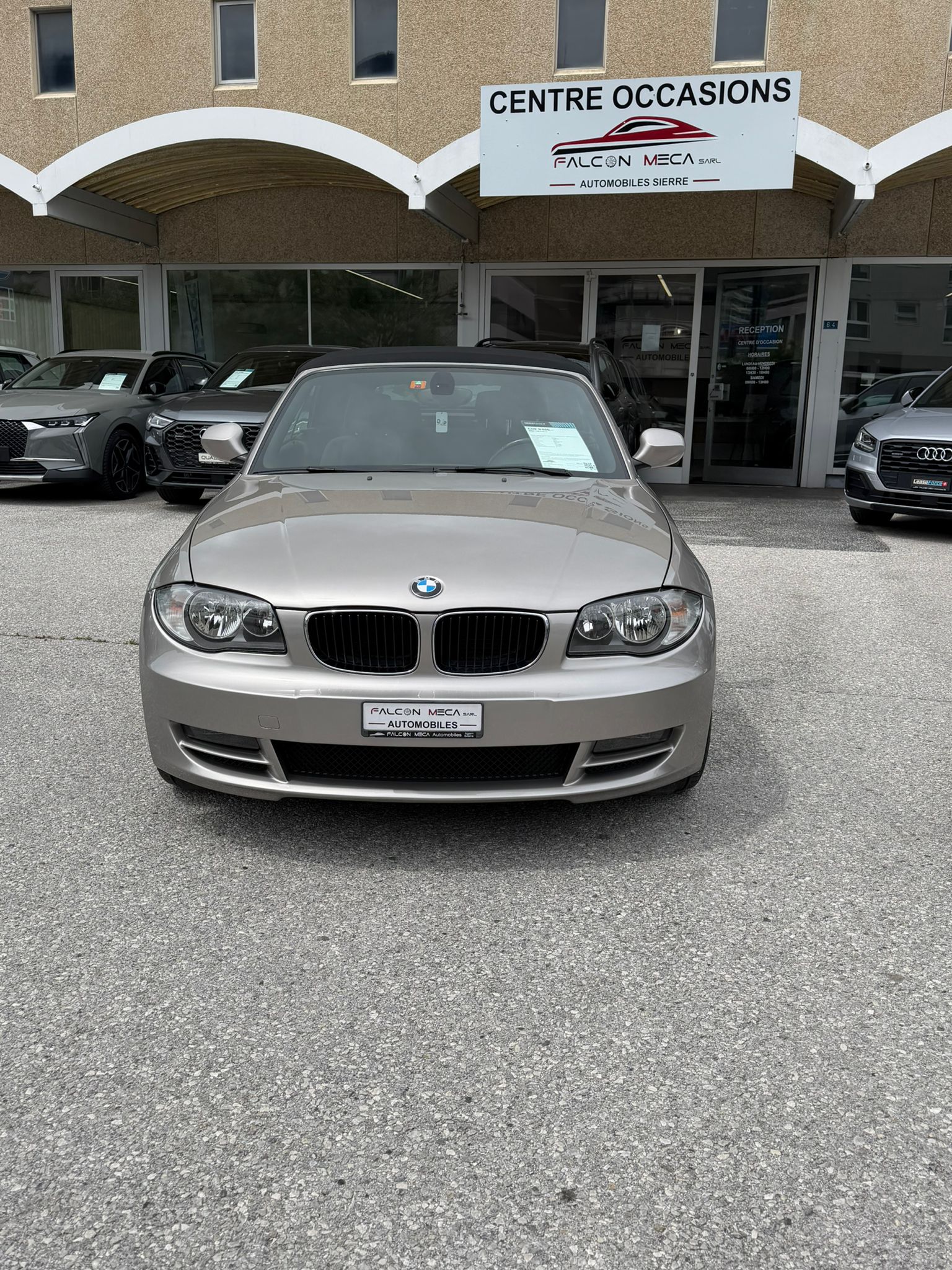 BMW 118i Cabrio-showroom-element-1