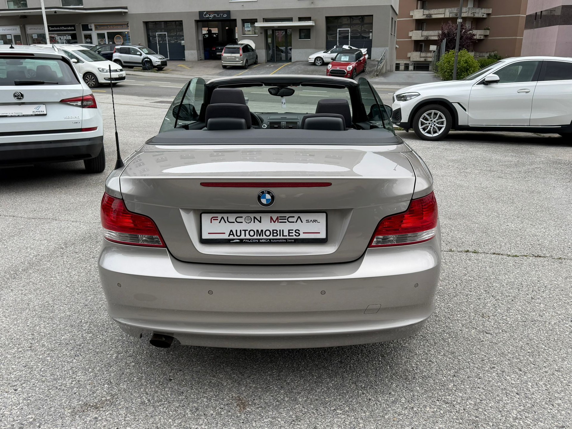 BMW 118i Cabrio-image-13