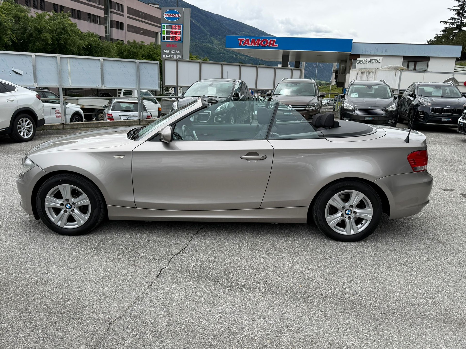 BMW 118i Cabrio-image-10