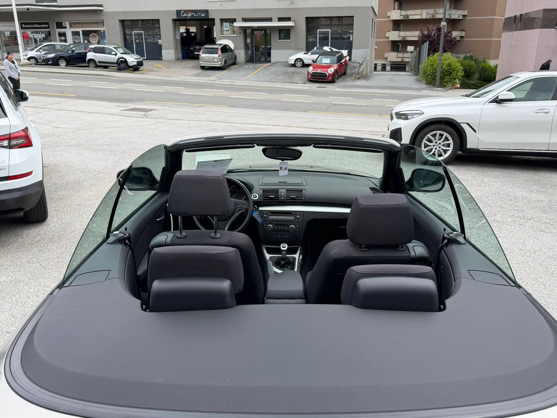BMW 118i Cabrio-image-14