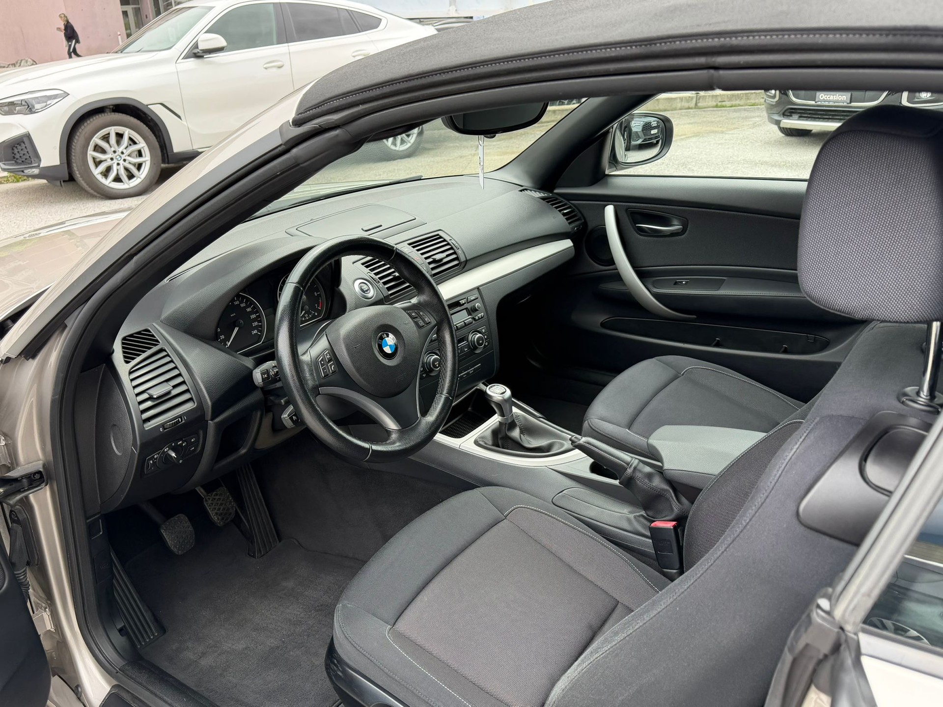 BMW 118i Cabrio-image-17