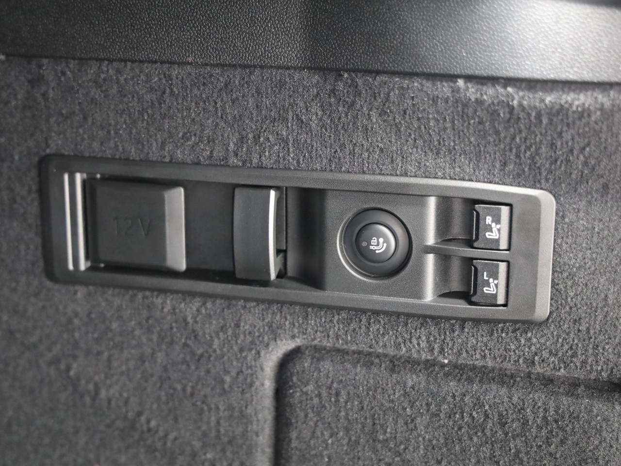 BMW iX xDrive60 M Sport-image-6