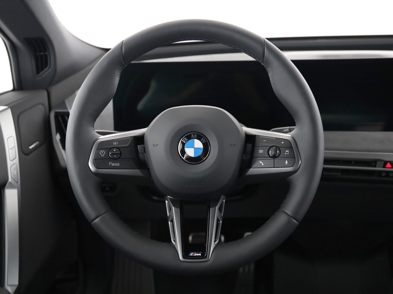 BMW iX xDrive60 M Sport-image-14
