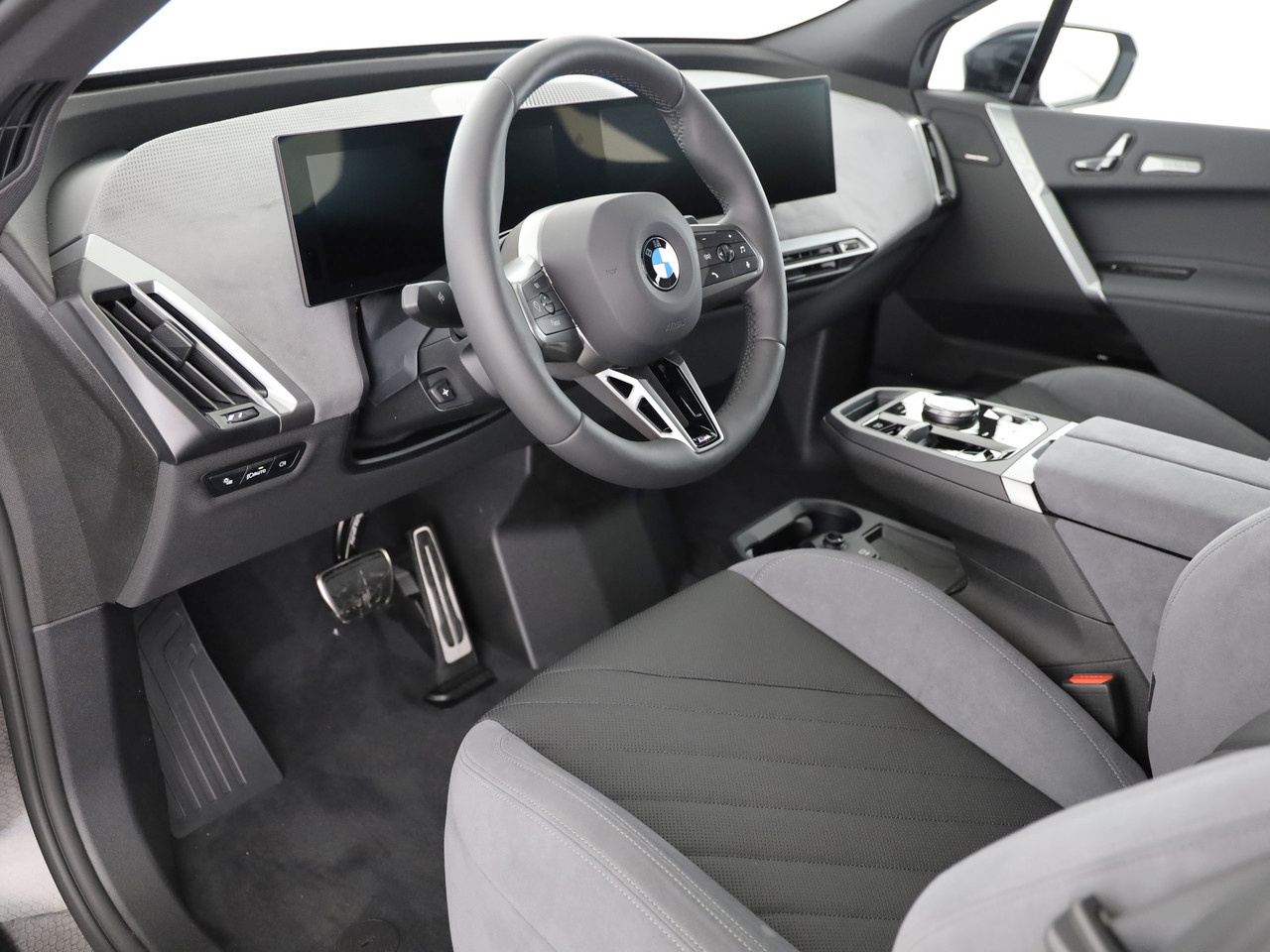 BMW iX xDrive60 M Sport-image-8