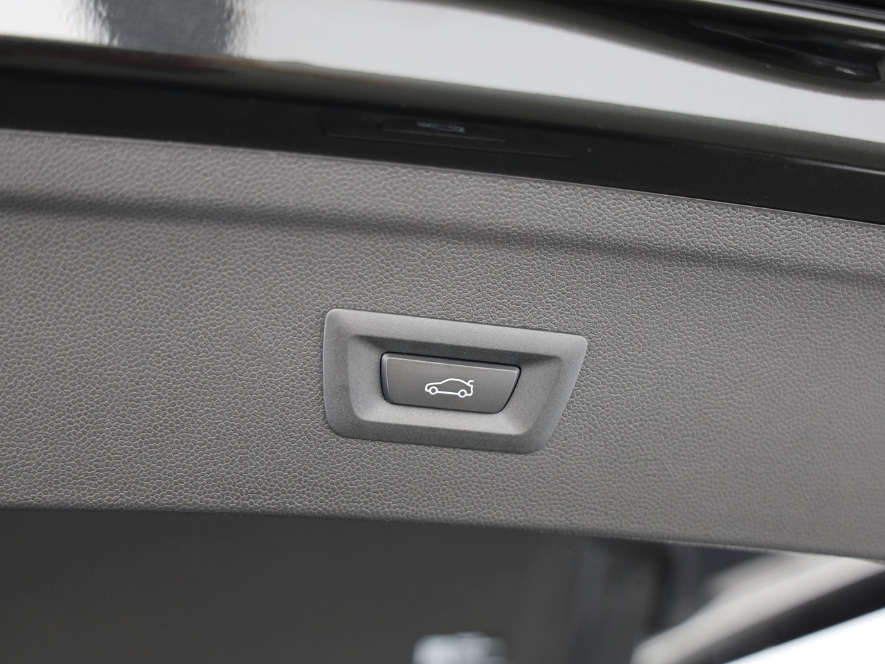 BMW iX xDrive60 M Sport-image-7
