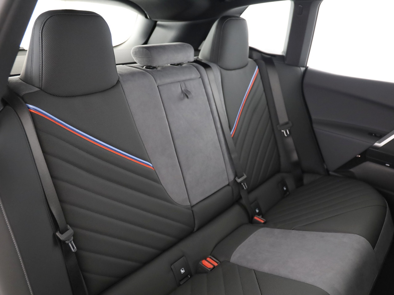BMW iX xDrive60 M Sport-image-13