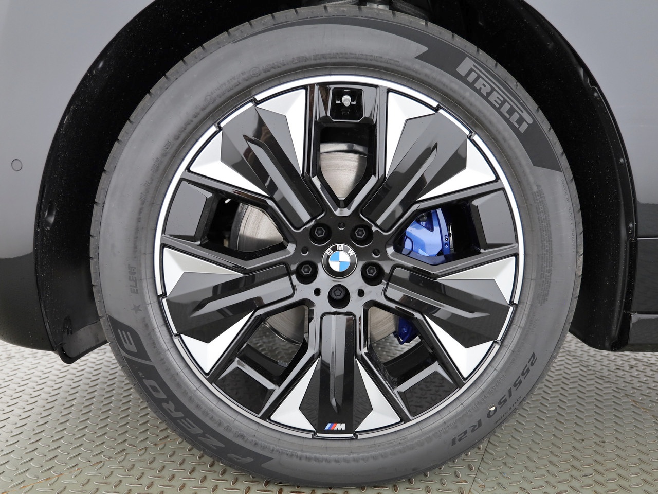 BMW iX xDrive60 M Sport-image-19