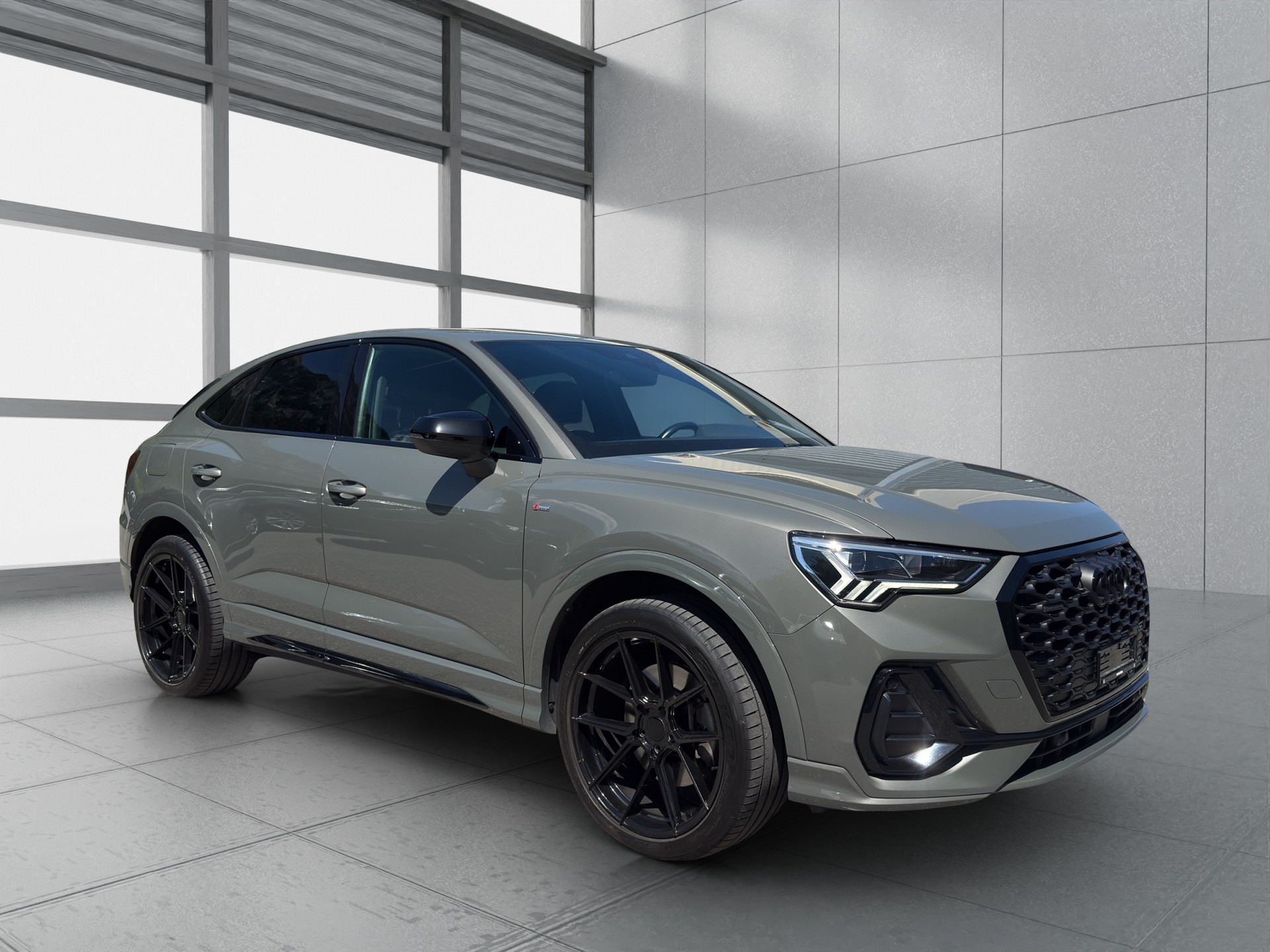 AUDI Q3 Sportback 45 TFSI S line quattro S-tronic-image-2