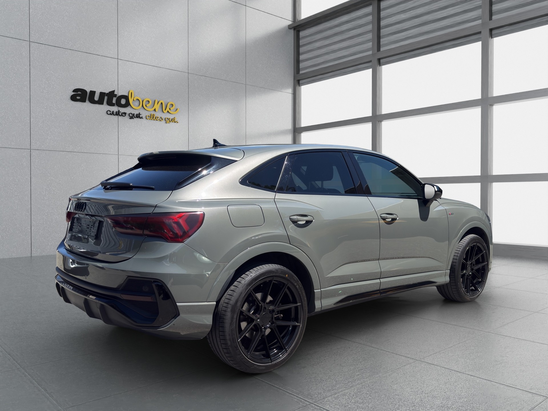 AUDI Q3 Sportback 45 TFSI S line quattro S-tronic-image-4