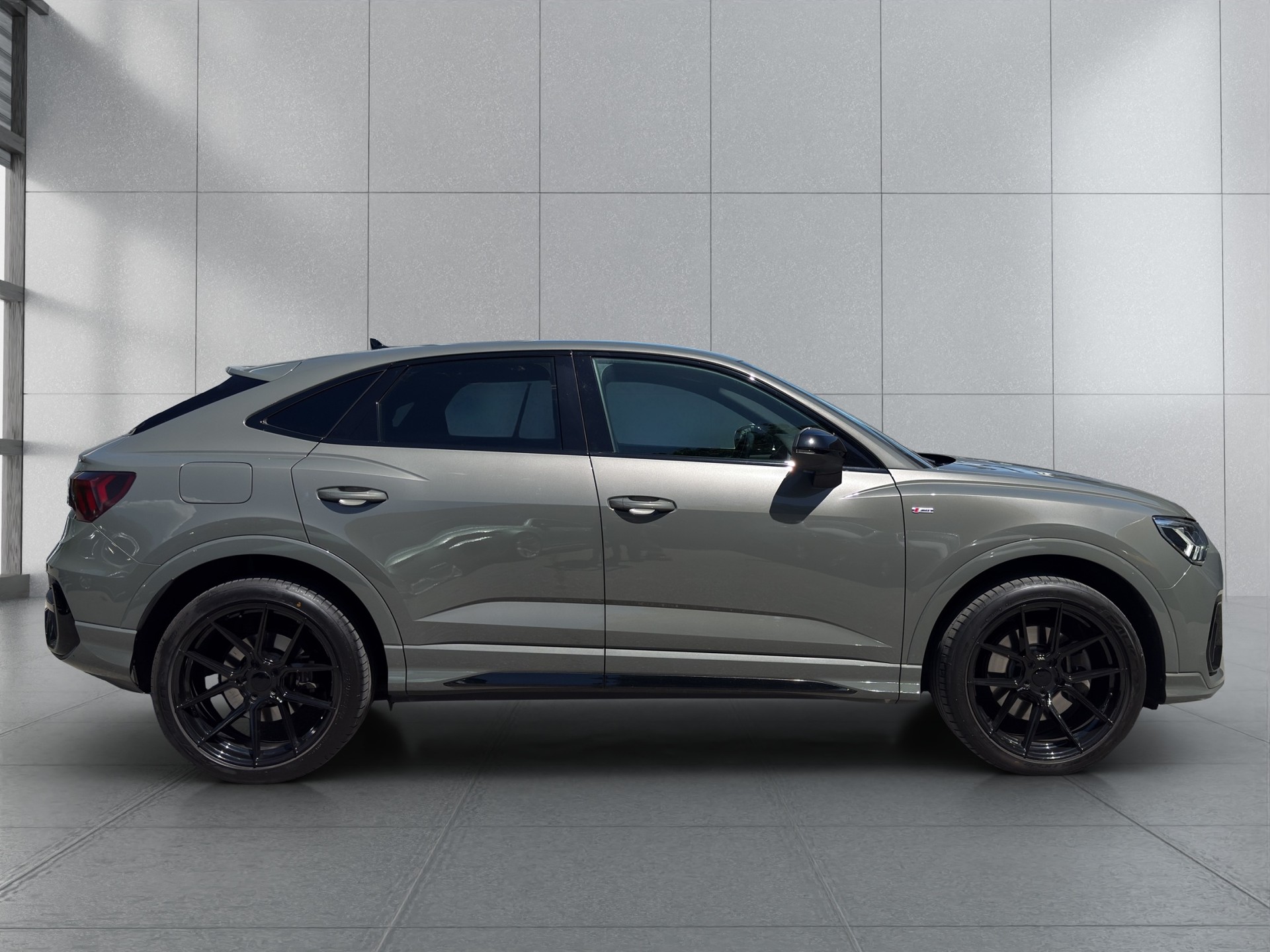AUDI Q3 Sportback 45 TFSI S line quattro S-tronic-image-3