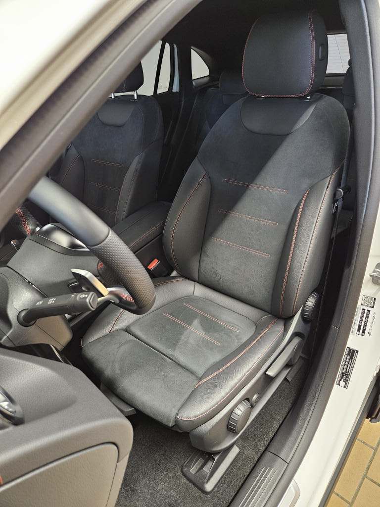 MERCEDES-BENZ EQA 300 4Matic Swiss Star-image-4