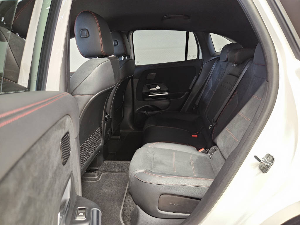 MERCEDES-BENZ EQA 300 4Matic Swiss Star-image-11