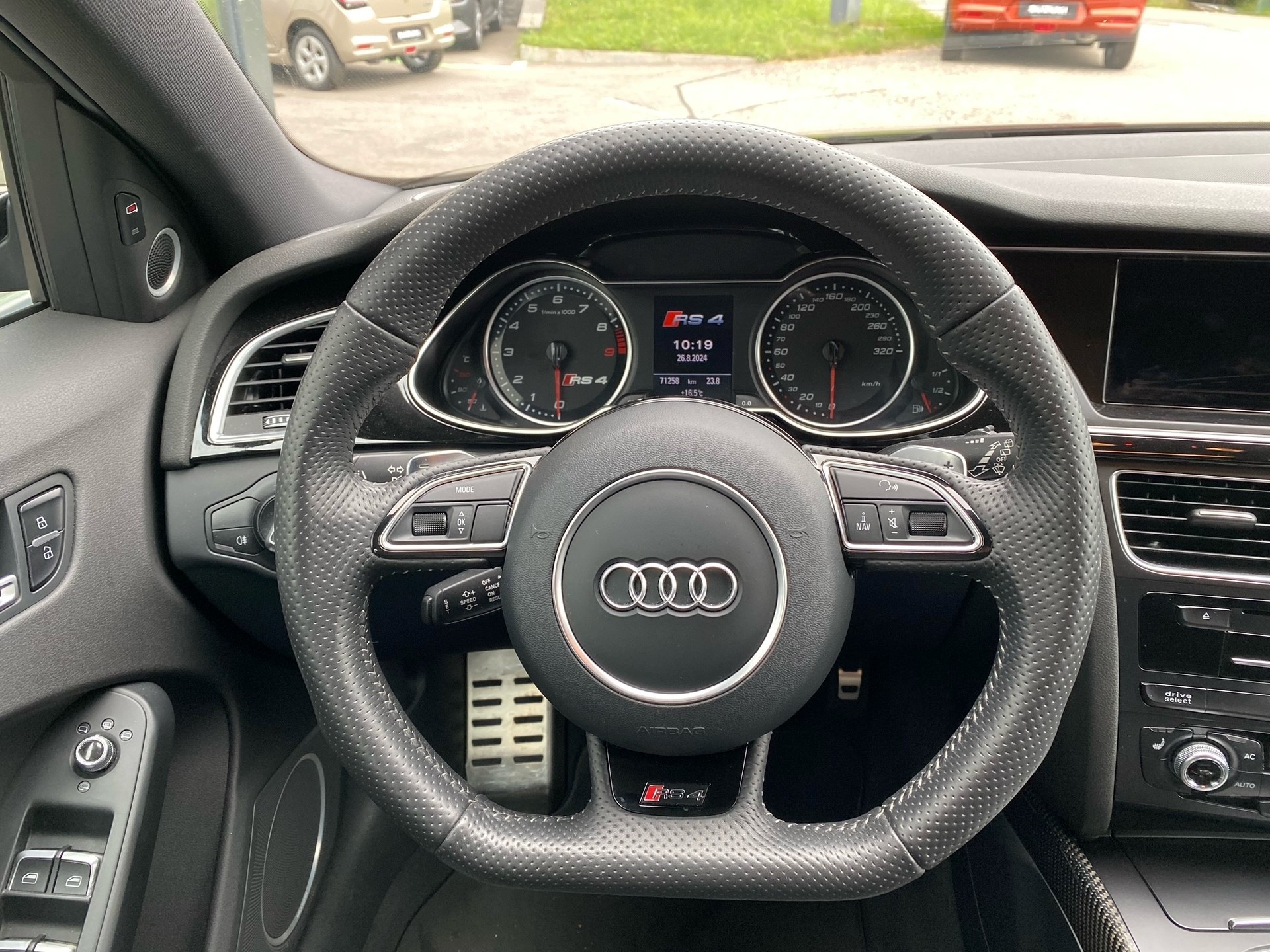 AUDI RS4 Avant 4.2 FSI V8 quattro S-tronic-image-10