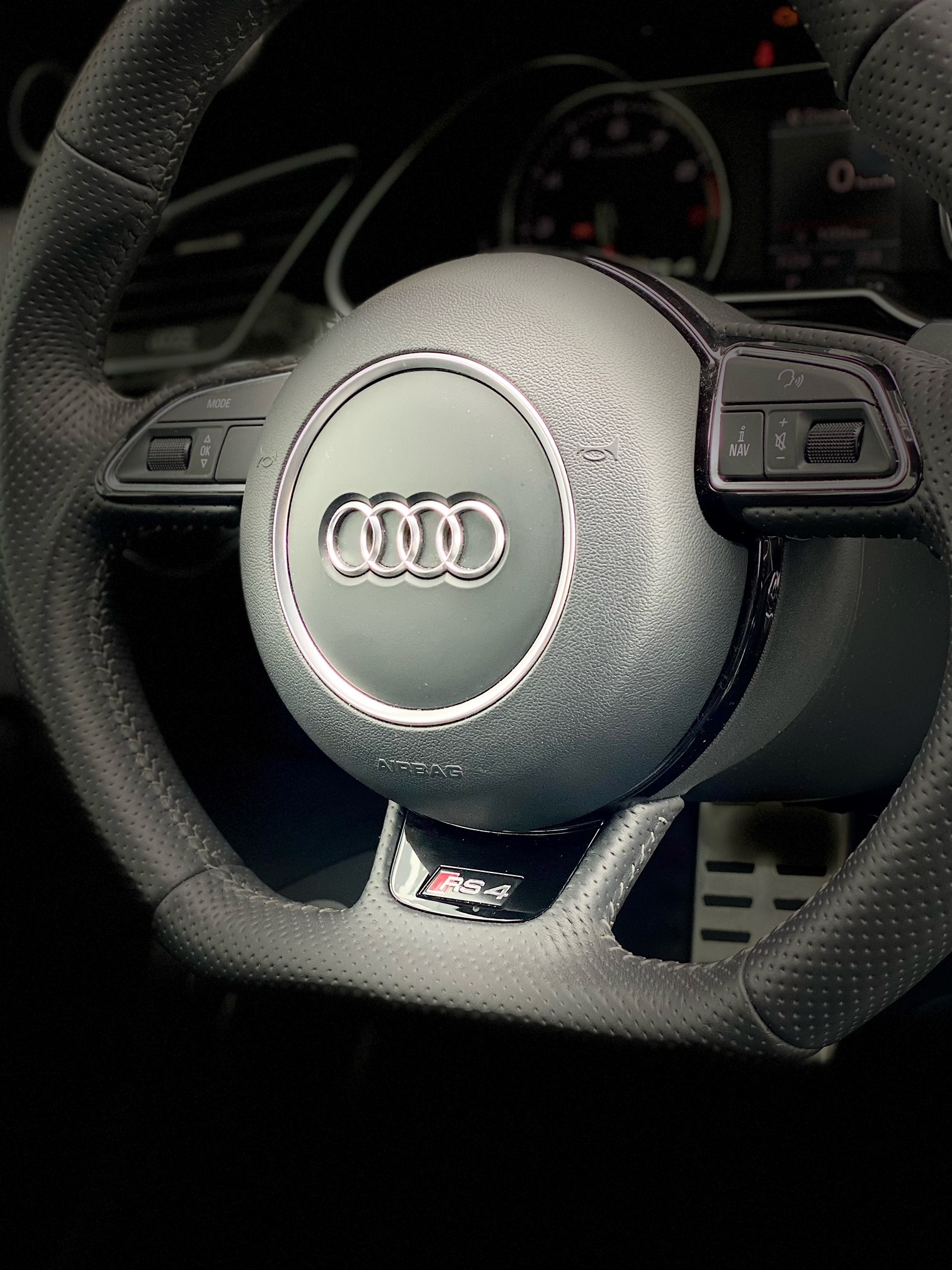AUDI RS4 Avant 4.2 FSI V8 quattro S-tronic-image-11