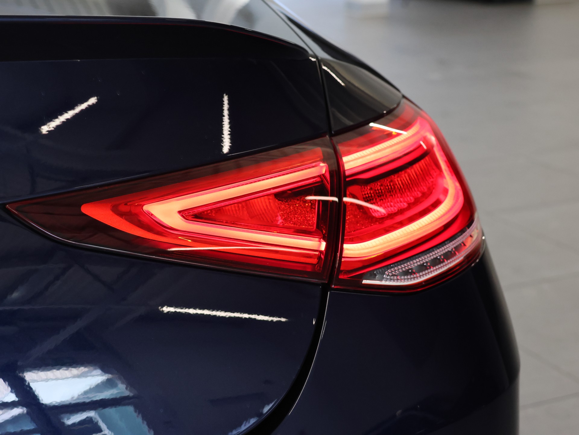 MERCEDES-BENZ CLS 450 4Matic AMG Line 9G-Tronic *Burmester* *360 Kamera* *Panorama*-image-11