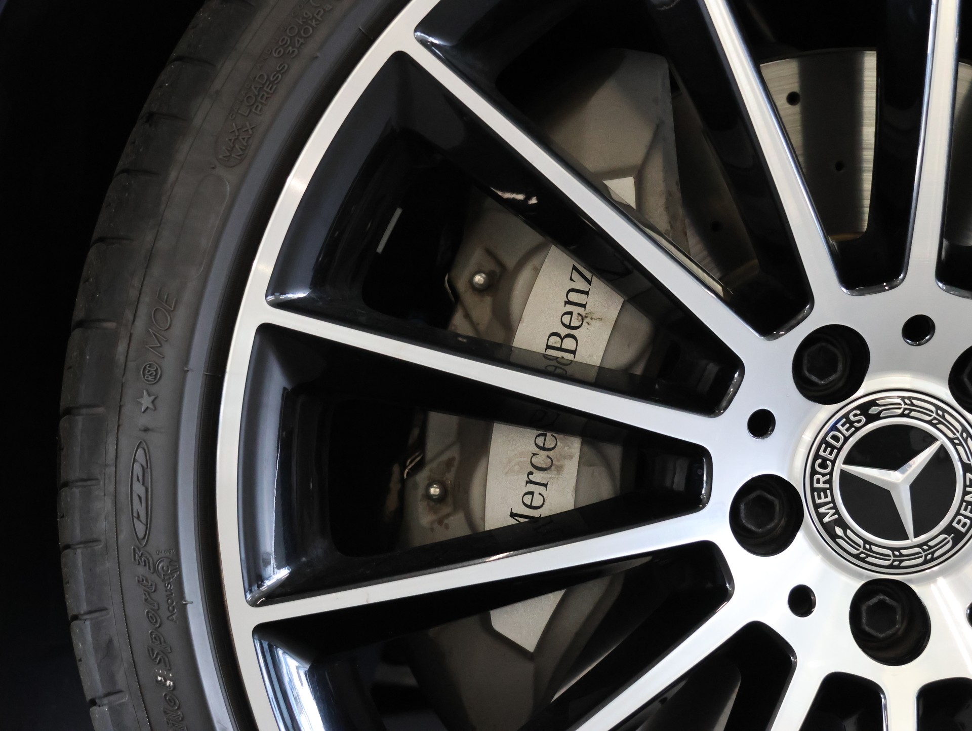 MERCEDES-BENZ CLS 450 4Matic AMG Line 9G-Tronic *Burmester* *360 Kamera* *Panorama*-image-14