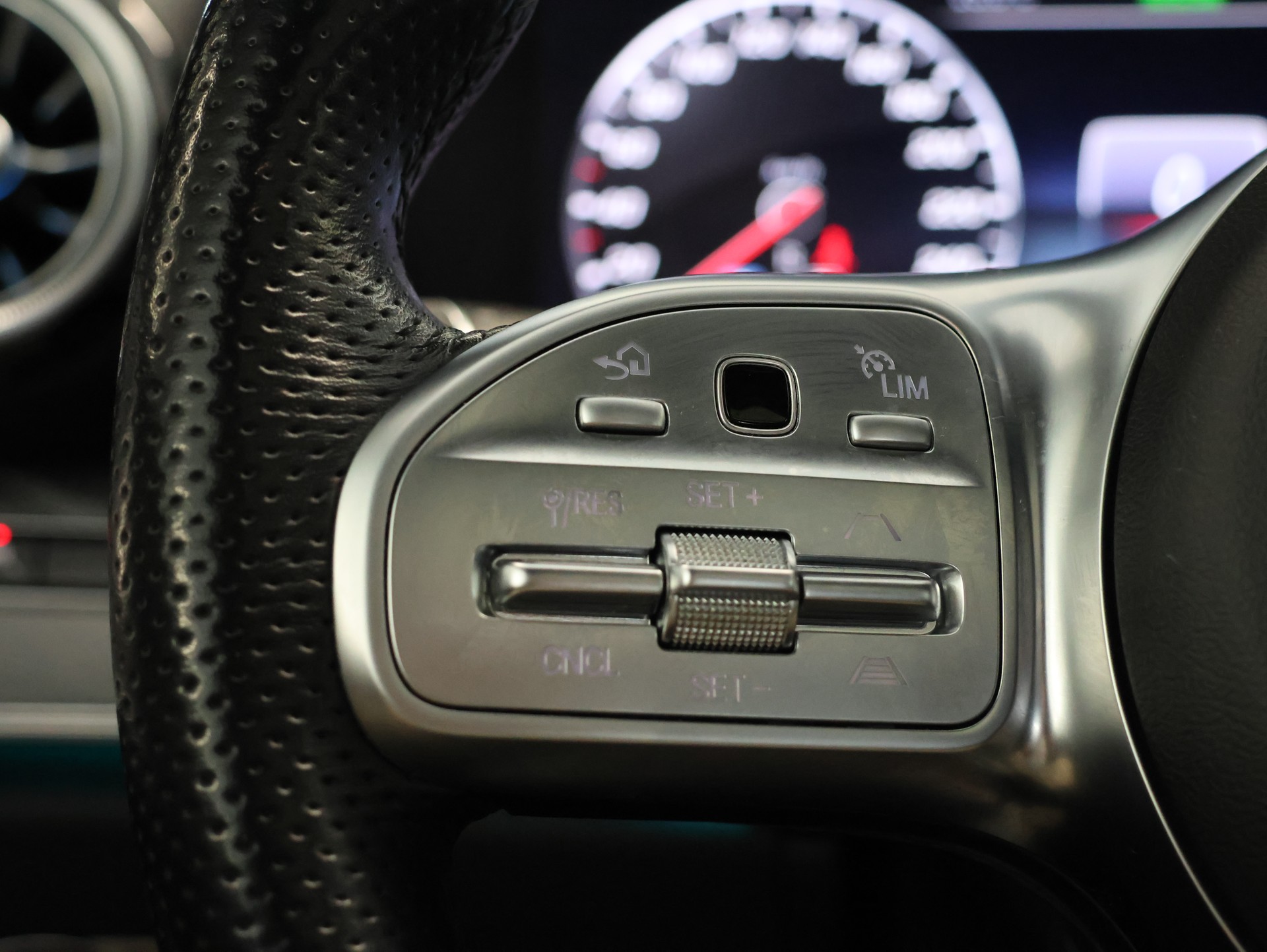 MERCEDES-BENZ CLS 450 4Matic AMG Line 9G-Tronic *Burmester* *360 Kamera* *Panorama*-image-20
