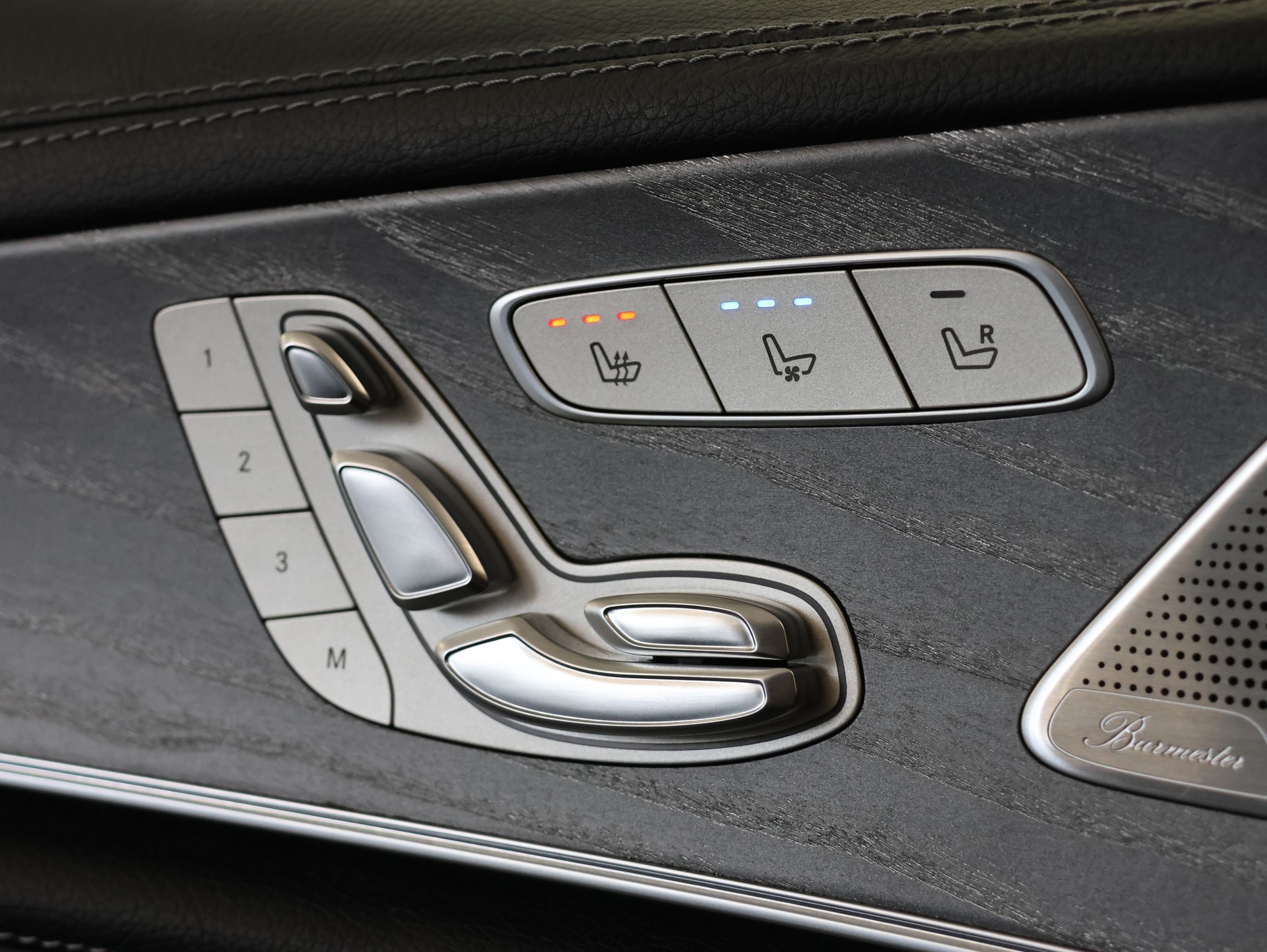MERCEDES-BENZ CLS 450 4Matic AMG Line 9G-Tronic *Burmester* *360 Kamera* *Panorama*-image-30