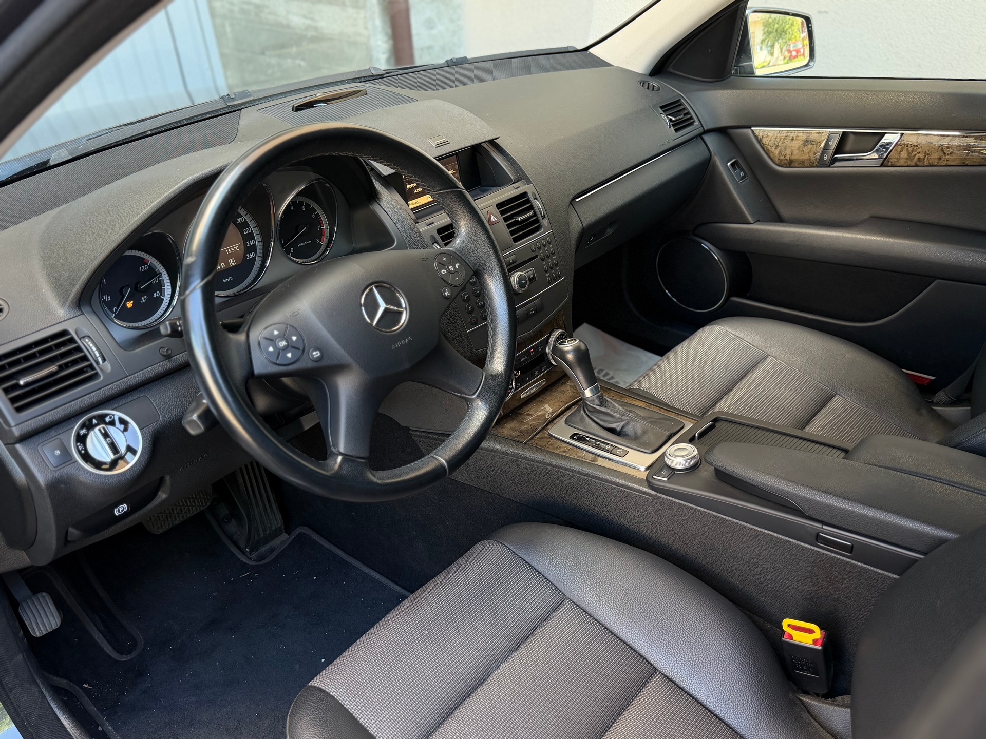 MERCEDES-BENZ C 350 CGI Automat Avantgarde BlueEfficience 7G-Tronic-image-12