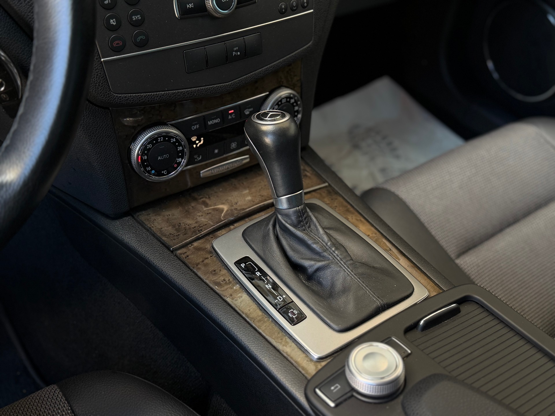MERCEDES-BENZ C 350 CGI Automat Avantgarde BlueEfficience 7G-Tronic-image-14
