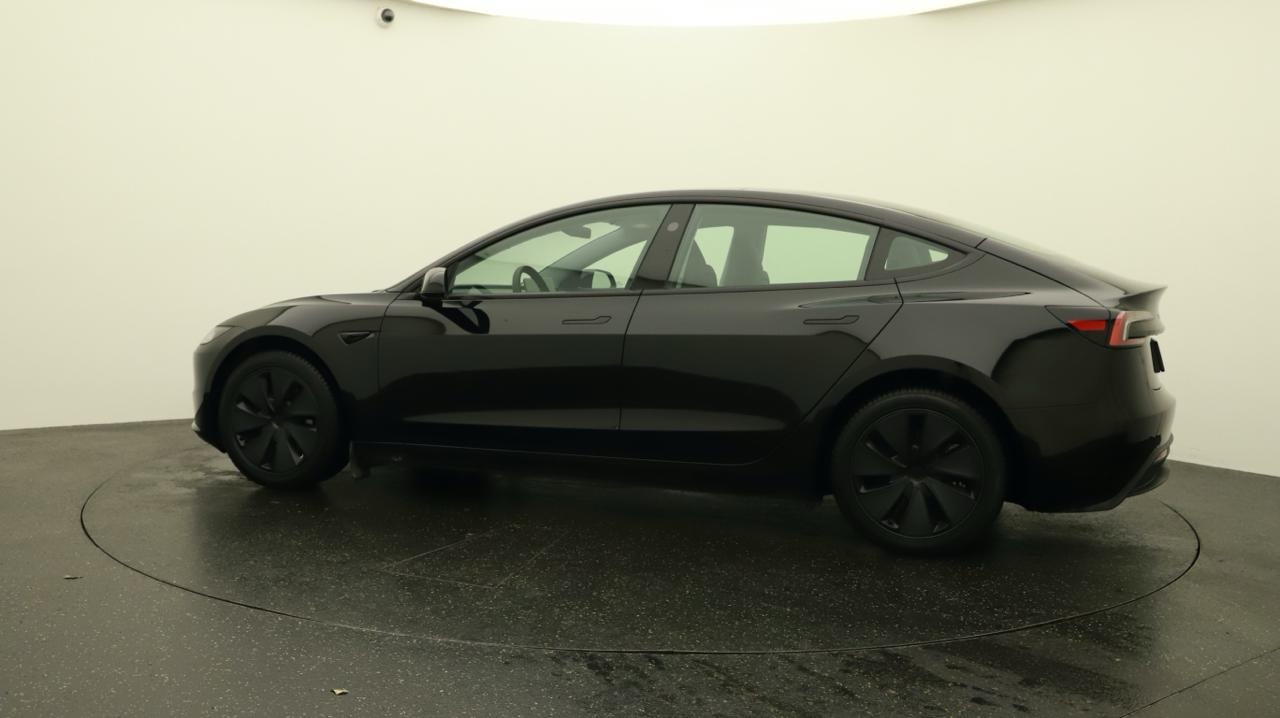 TESLA Model 3 Long Range Dual Motor AWD-showroom-element-2