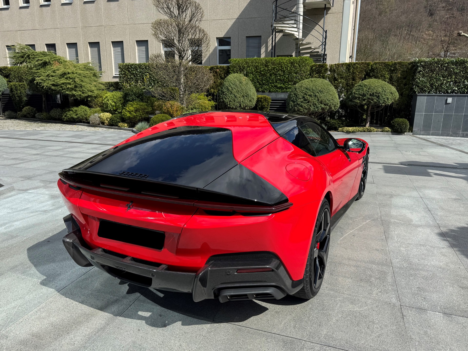 FERRARI 12Cilindri-image-2