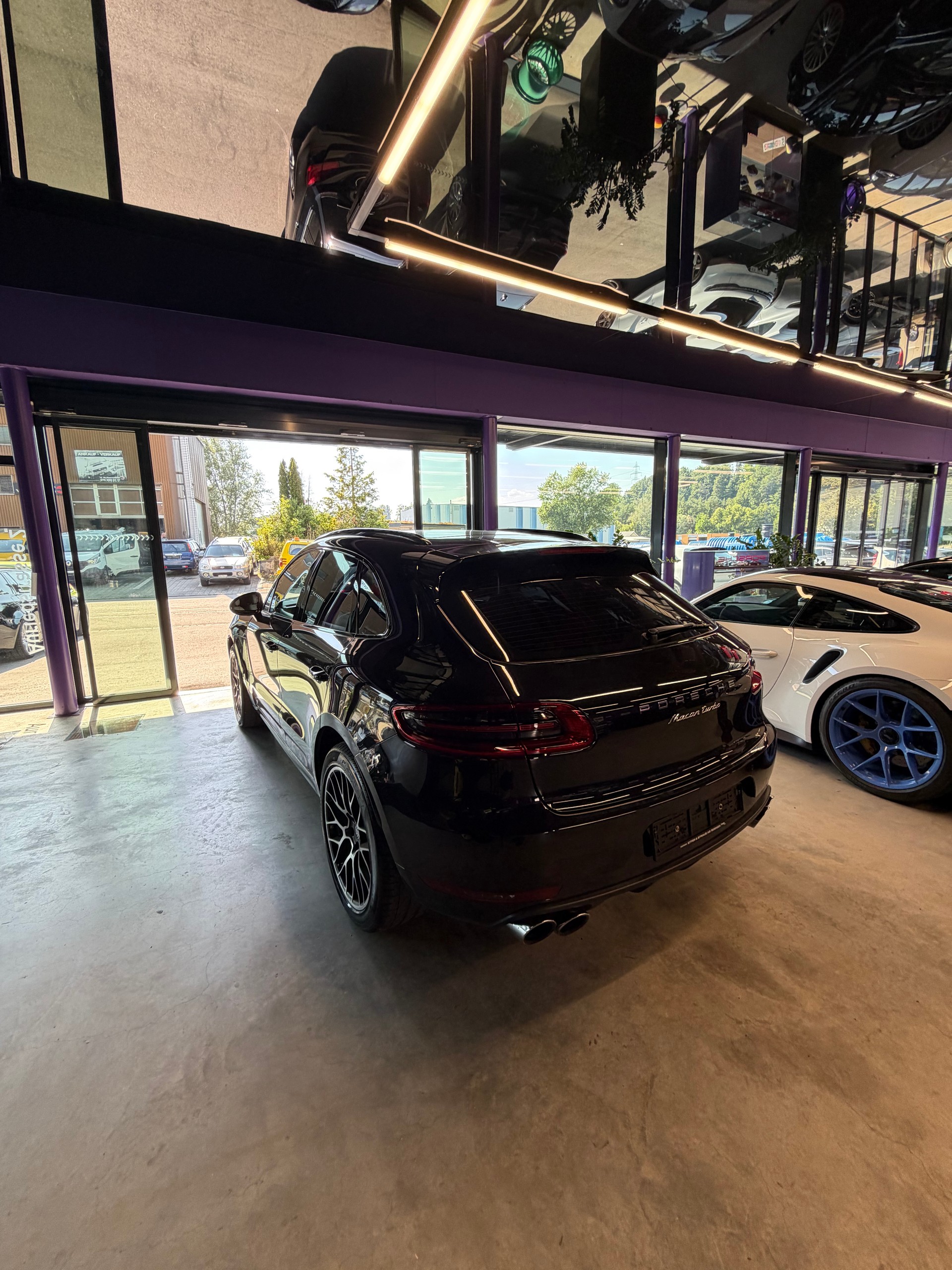 PORSCHE Macan Turbo Performance PDK-showroom-element-2