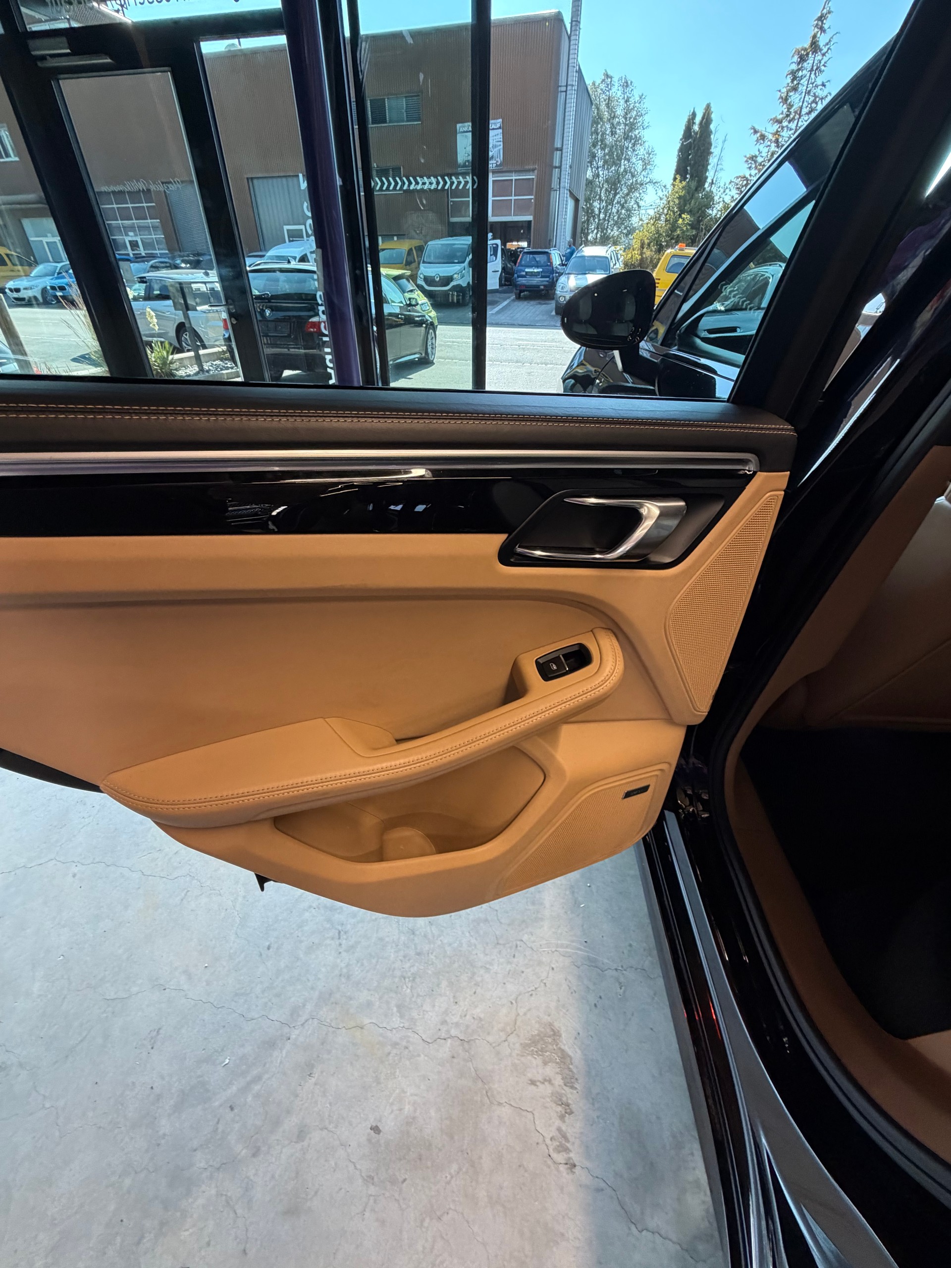 PORSCHE Macan Turbo Performance PDK-showroom-element-3