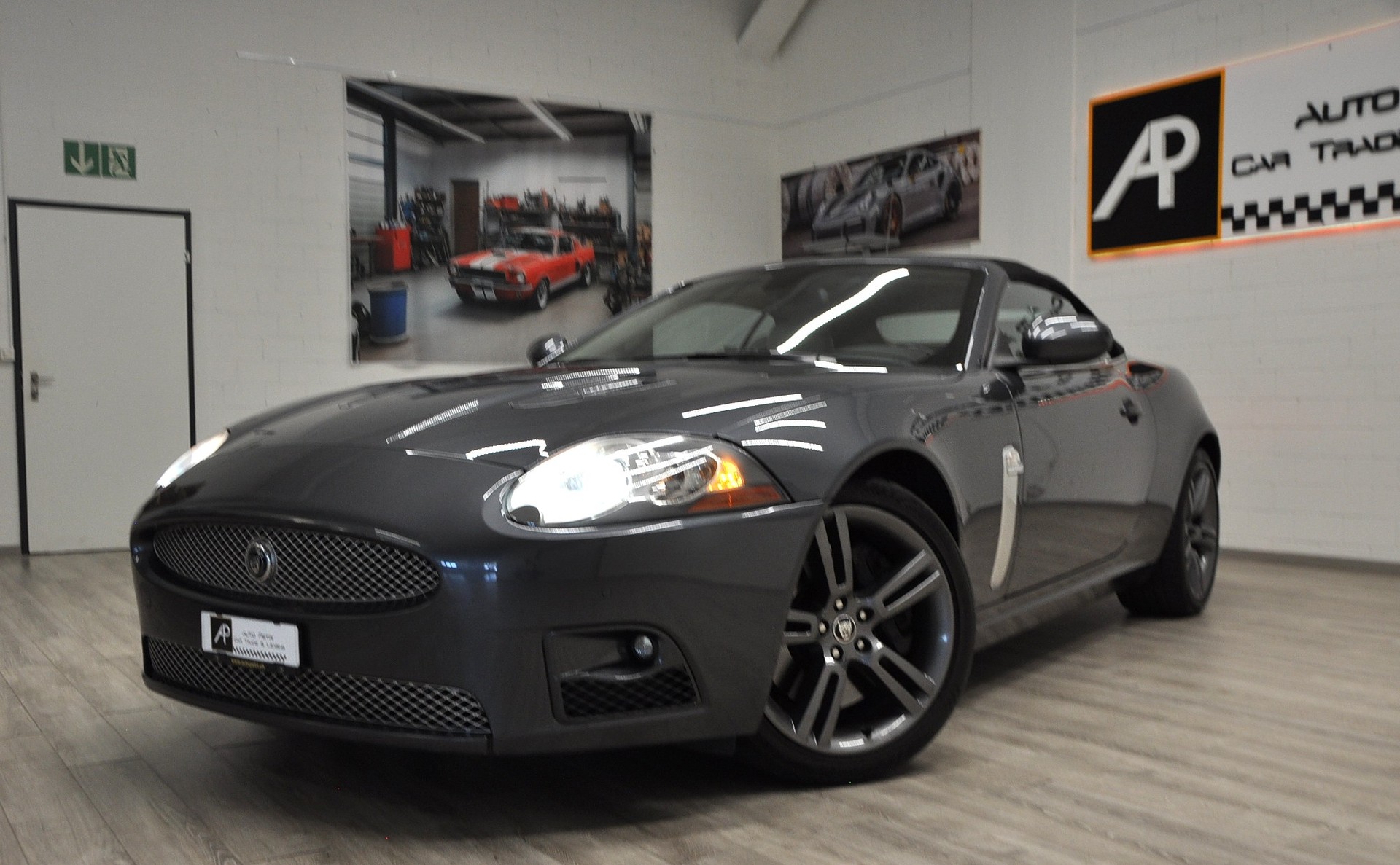 JAGUAR XKR 4.2 V8 SC Automatic-showroom-element-1