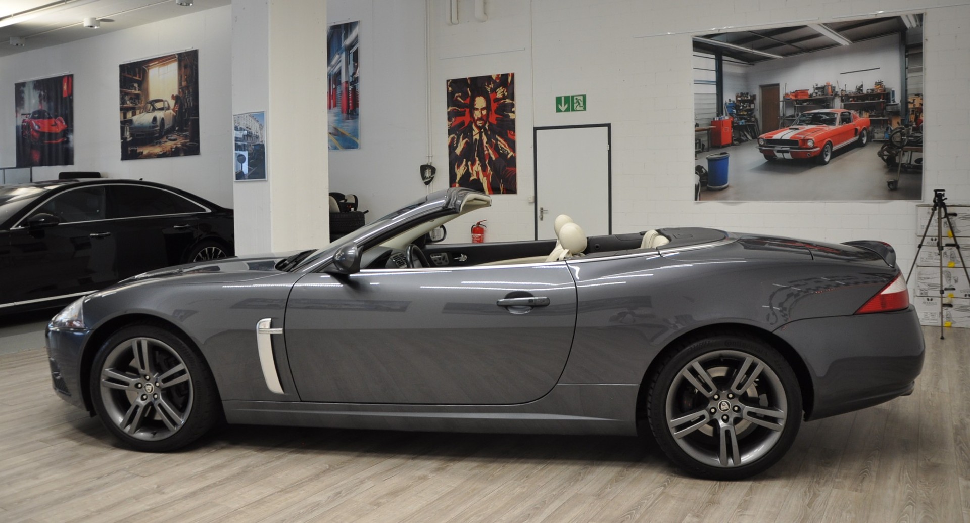 JAGUAR XKR 4.2 V8 SC Automatic-showroom-element-3