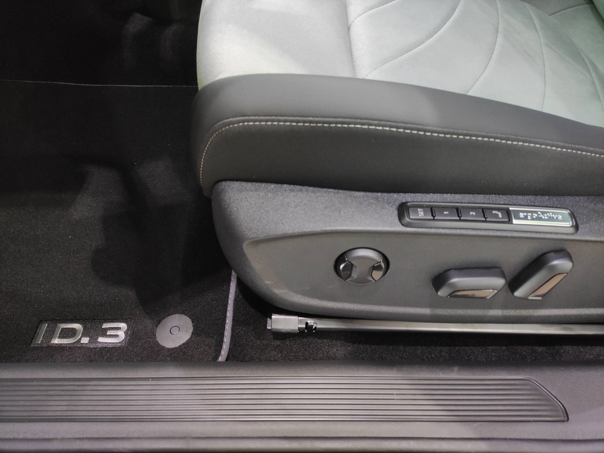 VW ID.3 Pro Black-Style-showroom-element-3
